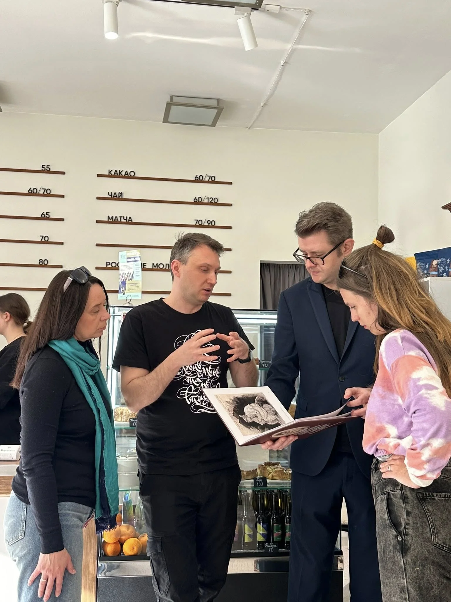 10.05.2025: Kunst ohne Grenzen: Florian C. Reithner und Iryna Gritska fördern kreativen Austausch mit bildenden Künstler:innen und Musiker:innen in Charkiw