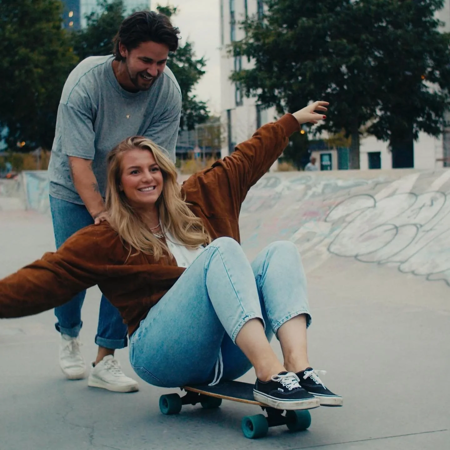 Zusammen mit @sol.and.pepper ist ein super sch&ouml;nes Reel in Kooperation mit @soliverfashion entstanden. Das Video findet ihr auf der Seite von #solandpepper
.
.
.
.
.
.
___________
#reel #parfum #frankfurt #love #bmpcc #skate #soliver