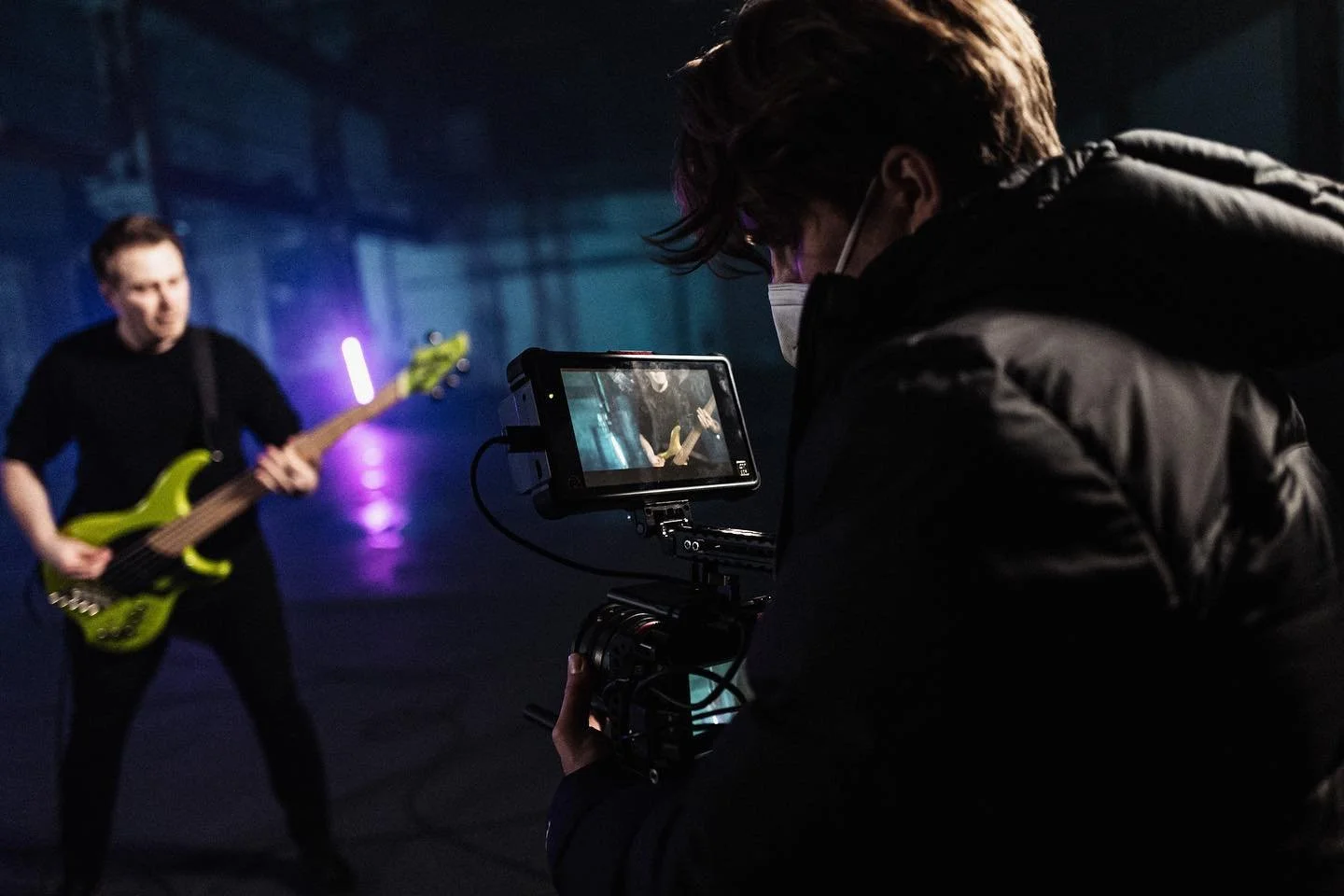 Making Of #catalyst @panicwaves.band 

📸 @bkproductions1 
.
.
.
.
.
#musicvideo #metalcore #videoproduction #vidjogeil #kommune2010 #panicwaves #music #blackmagic #aputure