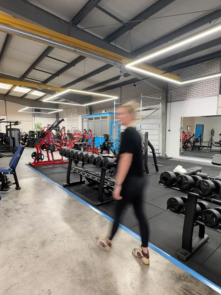 Verf met ons mee 👉
Ruim 400 m&sup2; verf werd afgelopen weekend van de rollers op de muren gesmeerd 🖌️
Maar&hellip; zelfs bij de Oude Fabriek gaat niet alles vlekkeloos.
Swipe en spot de 2 bloopers in het tweede filmpje 👀
