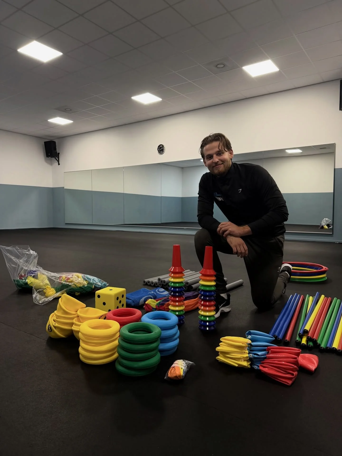 Speciaal voor senioren: Fit &amp; Vitaal! 💪🏻
Elke donderdagochtend om 10:00 uur begeleidt Jasper een les vol balans-, spier- en botversterkende oefeningen.
Samen werken we aan kracht, stabiliteit en vitaliteit. Ben of ken jij iemand voor wie dit pe