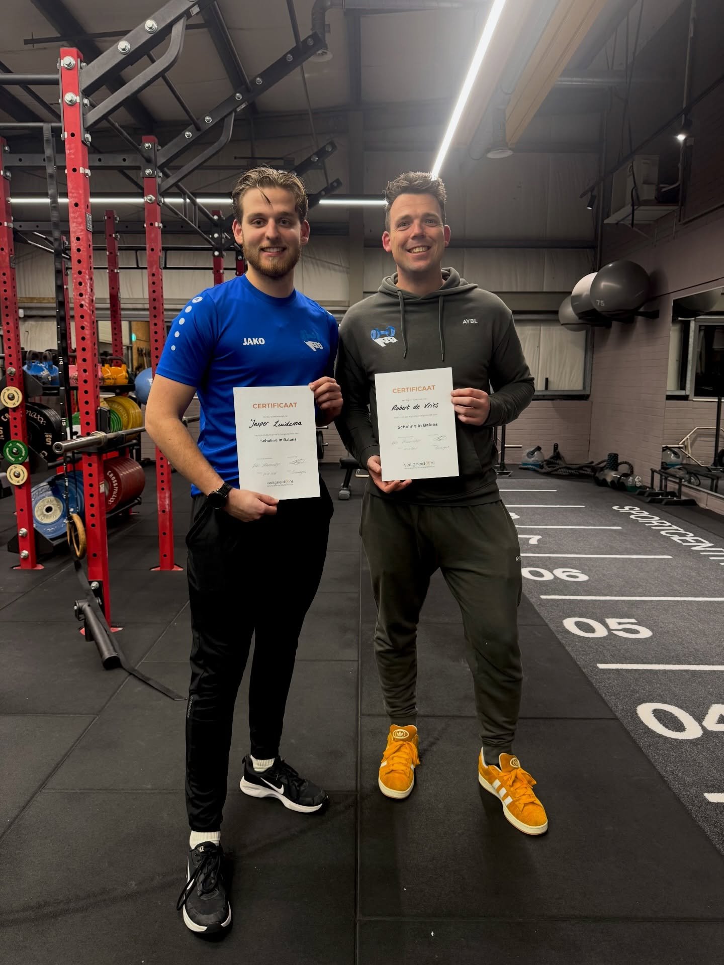 Jasper en Robert hebben, na hun opleiding tot seniorensportleider, nu ook hun In Balans-certificaat in the pocket 💪🏻

👉 En dat maakt het mogelijk om binnenkort bij DOF te starten met In Balans lessen. Een programma voor senioren, gericht op valpre
