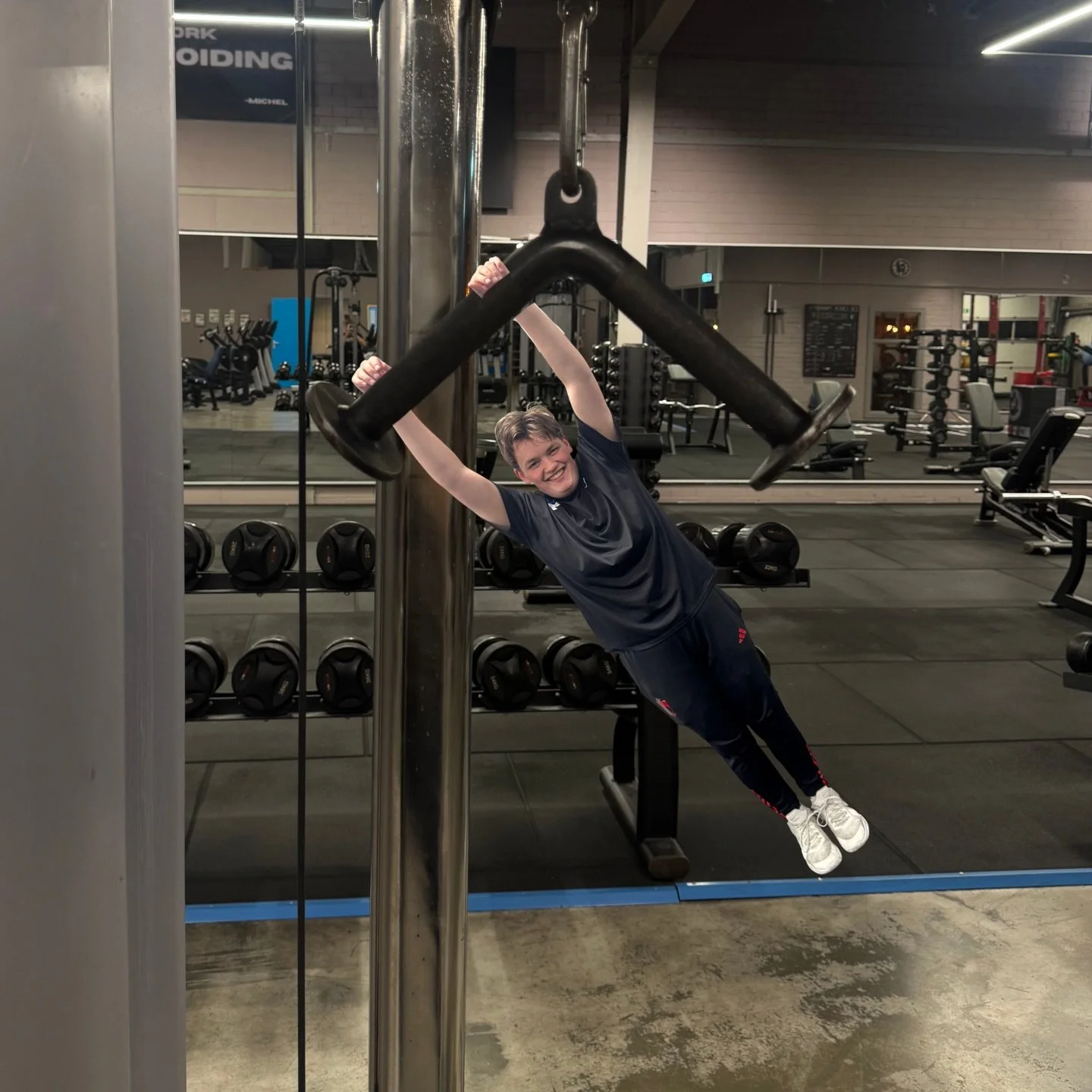 POV: je laat Jani even alleen in de gym&hellip;
en hij komt zo terug 👀
Mini Jani. Max effort 💪