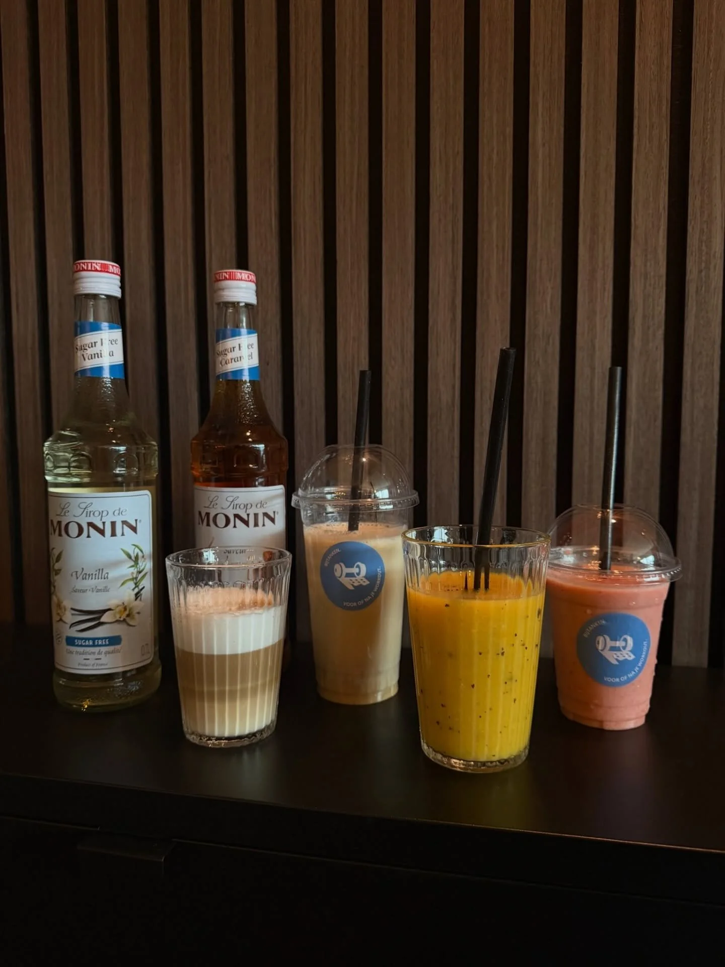 Nieuw in onze horeca ☕🥤

We hebben ons assortiment vernieuwd!

Geniet van heerlijke koffies, probeer onze nieuwe smoothies van puur fruit en ontdek onze nieuwe prote&iuml;ne ijskoffie: lekker fris en romig!

Blijf gezellig hangen 🛋️ of pak je favor