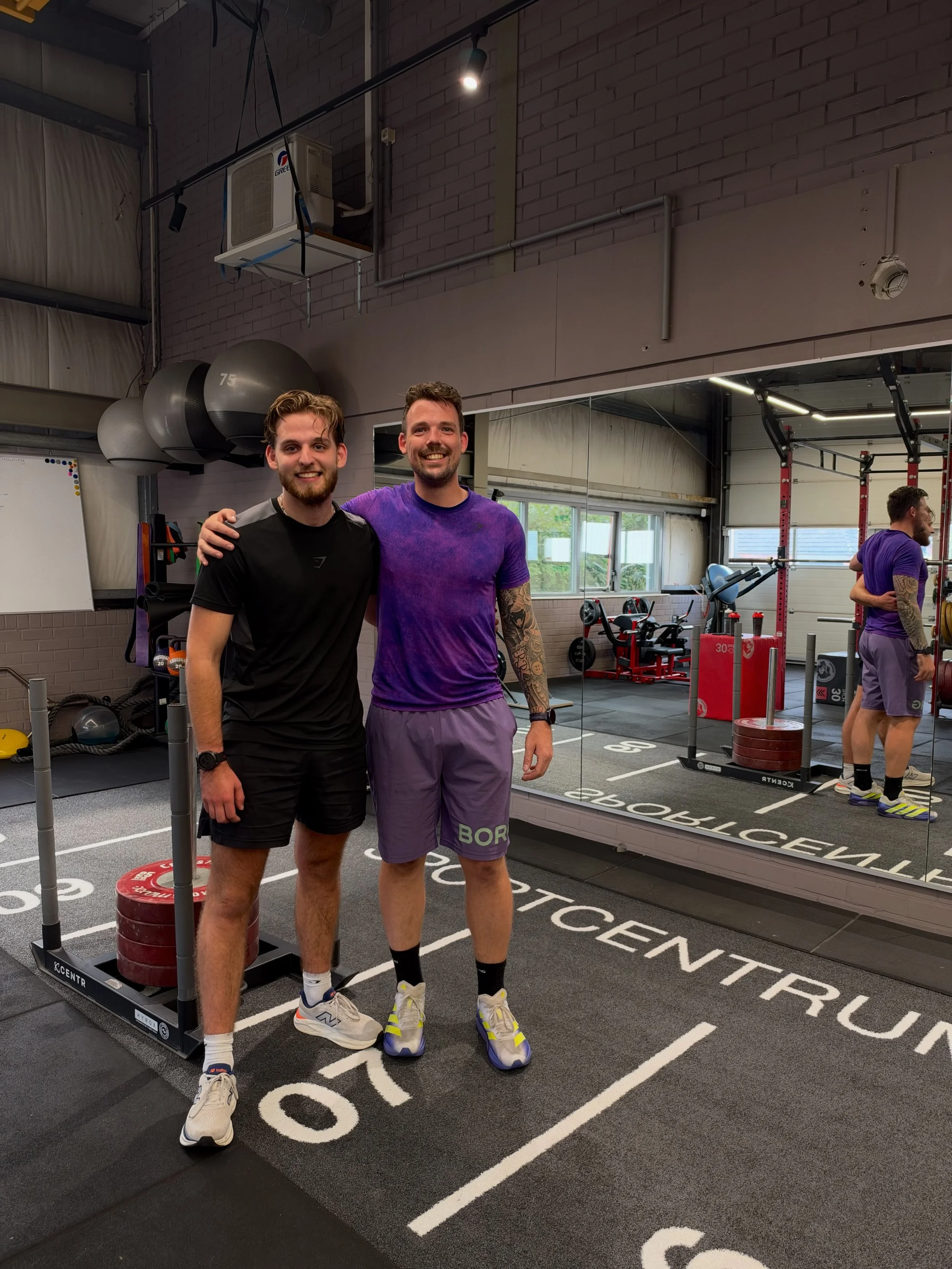 🔥 JASPER &amp; ROBERT ZOEKEN NOG 2 HYROX-TOPPERS! 🔥

Ons mixteam is compleet! Maar voor de HYROX Company Challenge in Utrecht zoeken Jasper en Robert nog 2 mannen die samen de uitdaging aan willen gaan!

📅 Vrijdag 27 november
💪 HYROX Doubles Men
