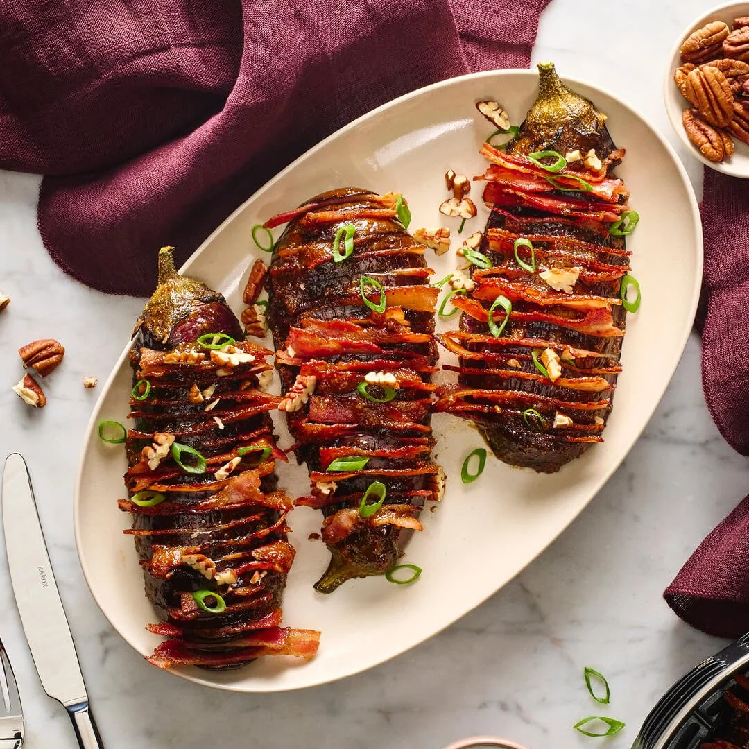 bord met hasselback van aubergine