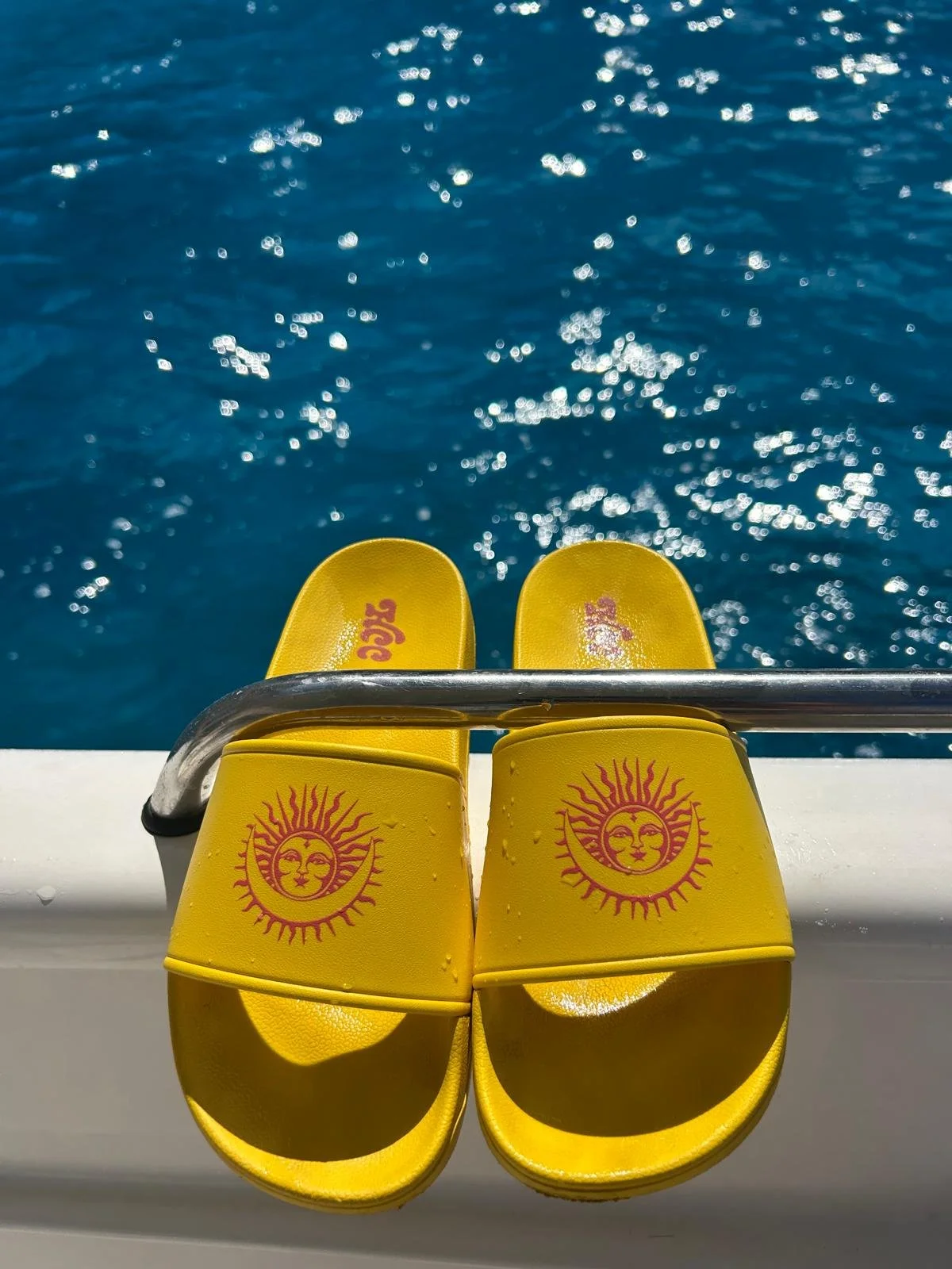 Hot Cold Club Slides Yellow