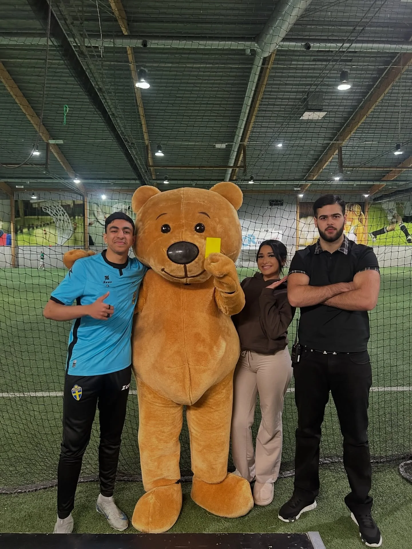 📸 Matchdag med mening

En match spelades mellan Malm&ouml; Borgarskola och Citadellsgymnasium men det h&auml;r blev mer &auml;n bara fotboll.

Under match dagen hade vi ett fint samtal med en av l&auml;rarna som p&aring; sin privata tid kom f&ouml;r
