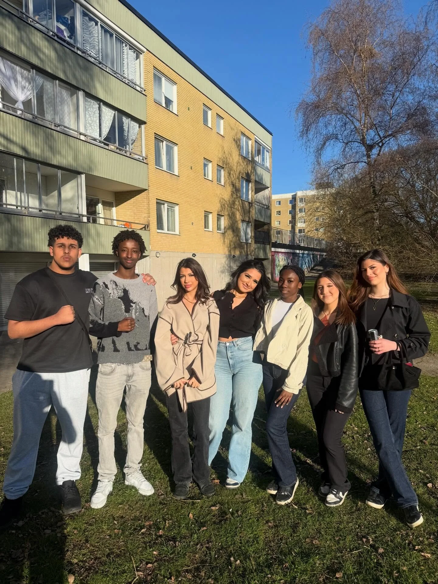 Nu s&auml;ger vi hejsan till de nya medlemmarna i media teamet 🤝✨
Vi expanderar &ndash; fler id&eacute;er, mer kreativitet och &auml;nnu mer content p&aring; v&auml;g 🚀🎥

Det h&auml;r &auml;r bara b&ouml;rjan 👀🔥