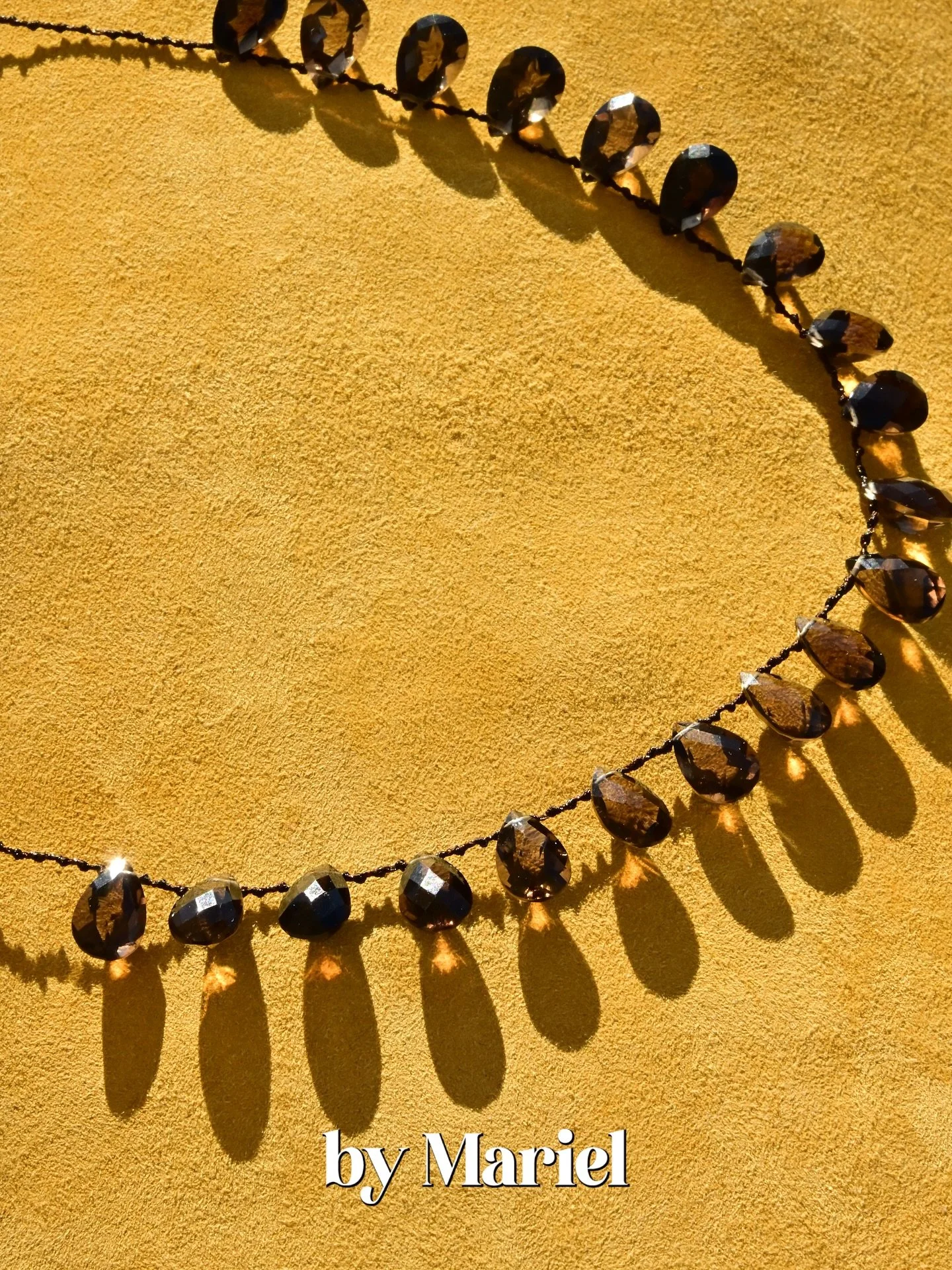 ☕ Guayoyo Necklace 

Inspired by Venezuelan coffee, this hand-knotted beauty features natural smoky quartz stones in rich brown hues. Earthy, and effortlessly versatile. Limited stones, few pieces available!

#brownnecklace #guayoyo #smokyquartz #nat