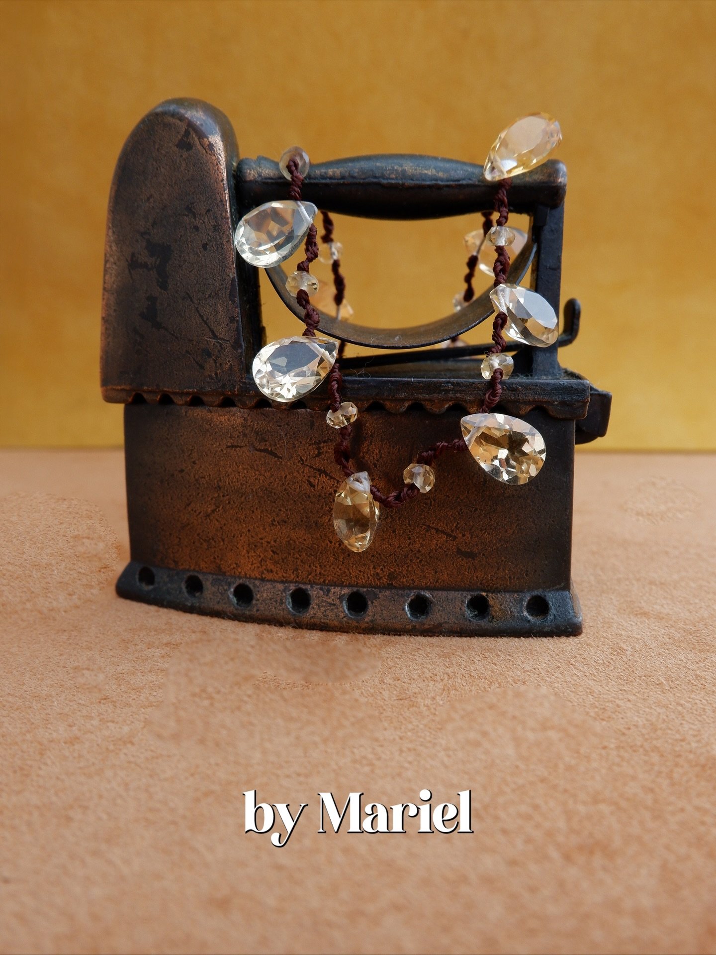 Little treasures hard at work ✨
found this adorable mini iron that&rsquo;s actually a pencil sharpener. Couldn&rsquo;t resist making a little photo shoot with my tiny treasures 

Who knew a tiny iron could press out so much inspiration? featuring Mar