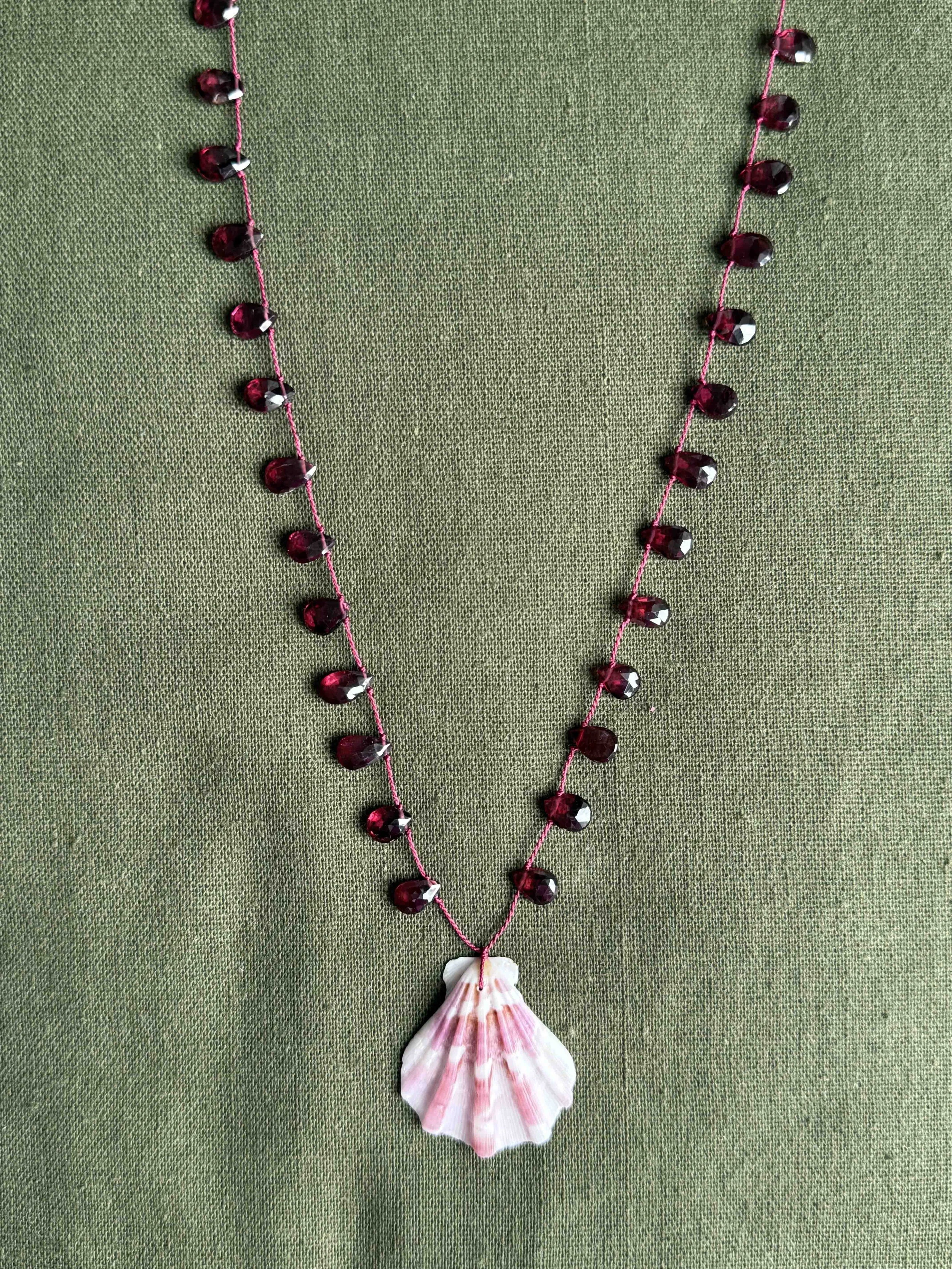 Shell Souvenir Garnet red necklace WEB.jpg