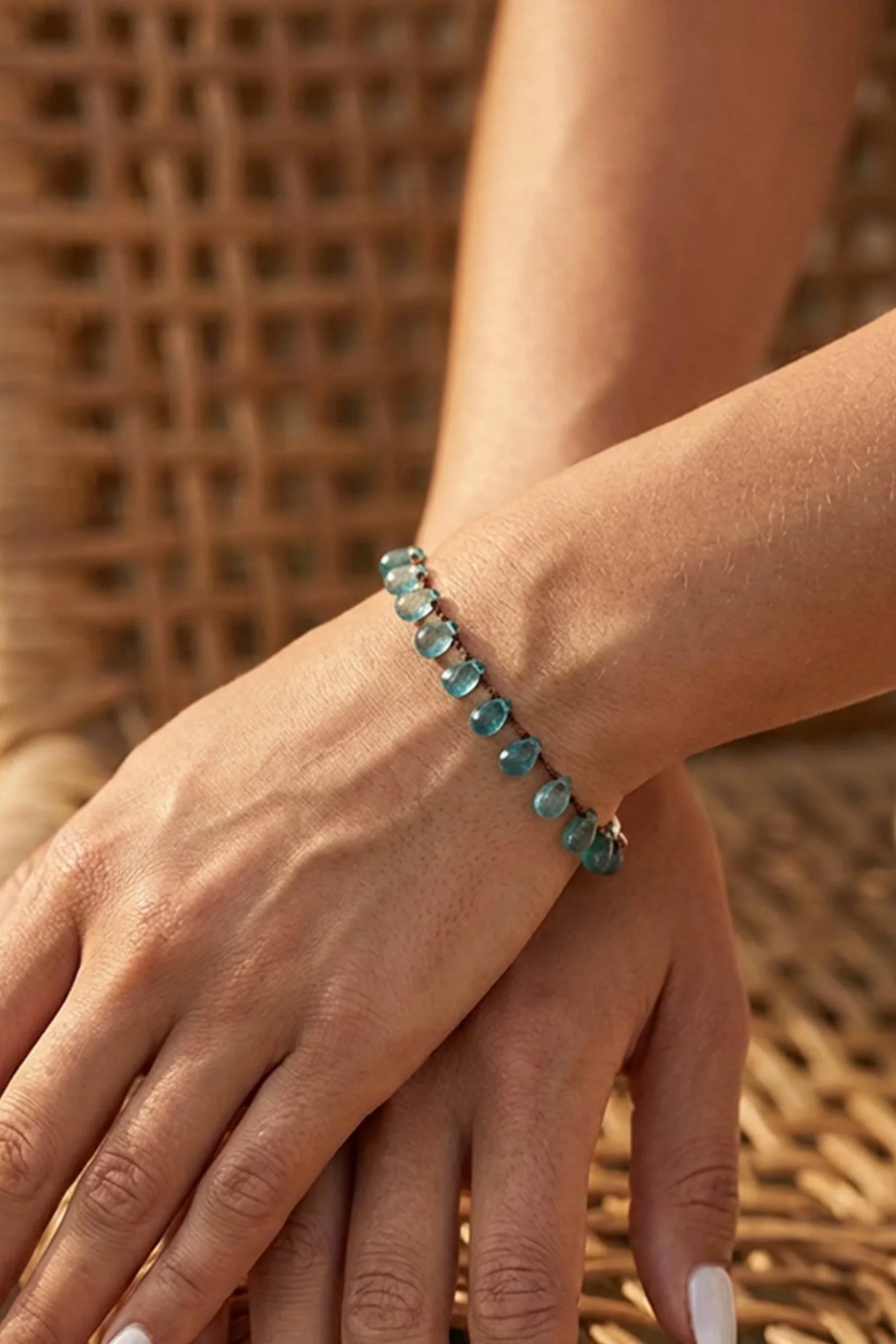 Bahamas+Blue+Apatite+bracelet+copia.jpg