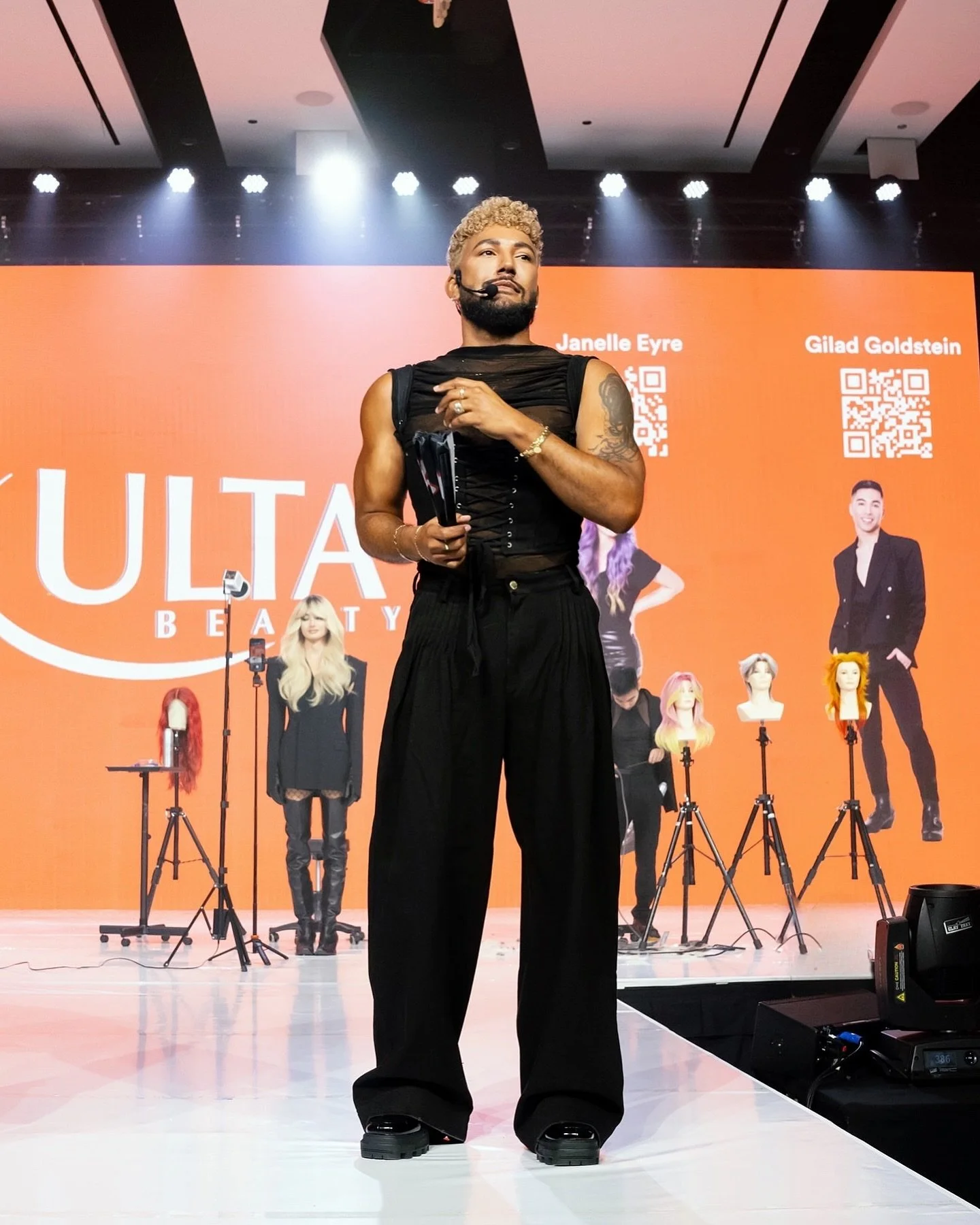 Showing at these shows is truly a labor love. From creatively leading the concept to execution of the @ultabeauty stage to also sharing my knowledge with hairdressers, leading a classroom, it&rsquo;s a full 360&deg; use of all my interests and passio