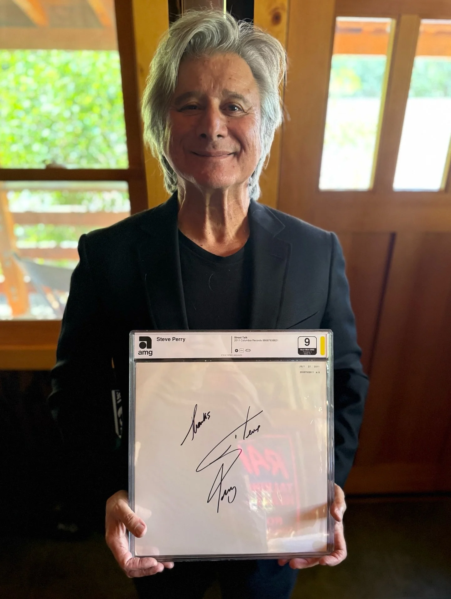 ENDS TODAY! FINAL CHANCE TO BID on over 90 lots from Steve Perry&rsquo;s personal archive in this special Holiday charity auction, benefiting GileaD House. Act fast as the auction runs until 12 noon PT / 3pm ET TODAY. Go to darkivescollectibles.com t