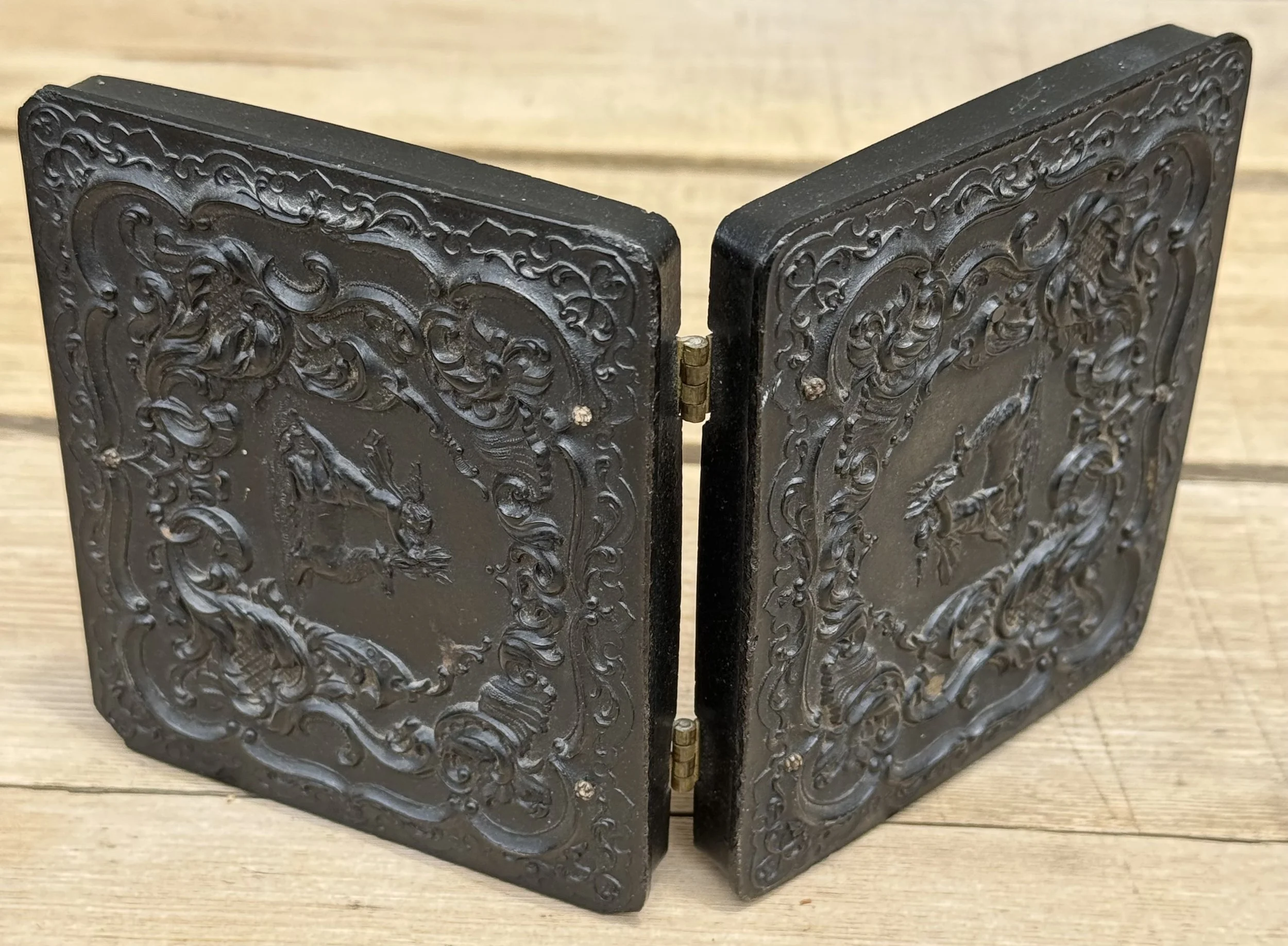 Sixth plate union photographic image case with hinge