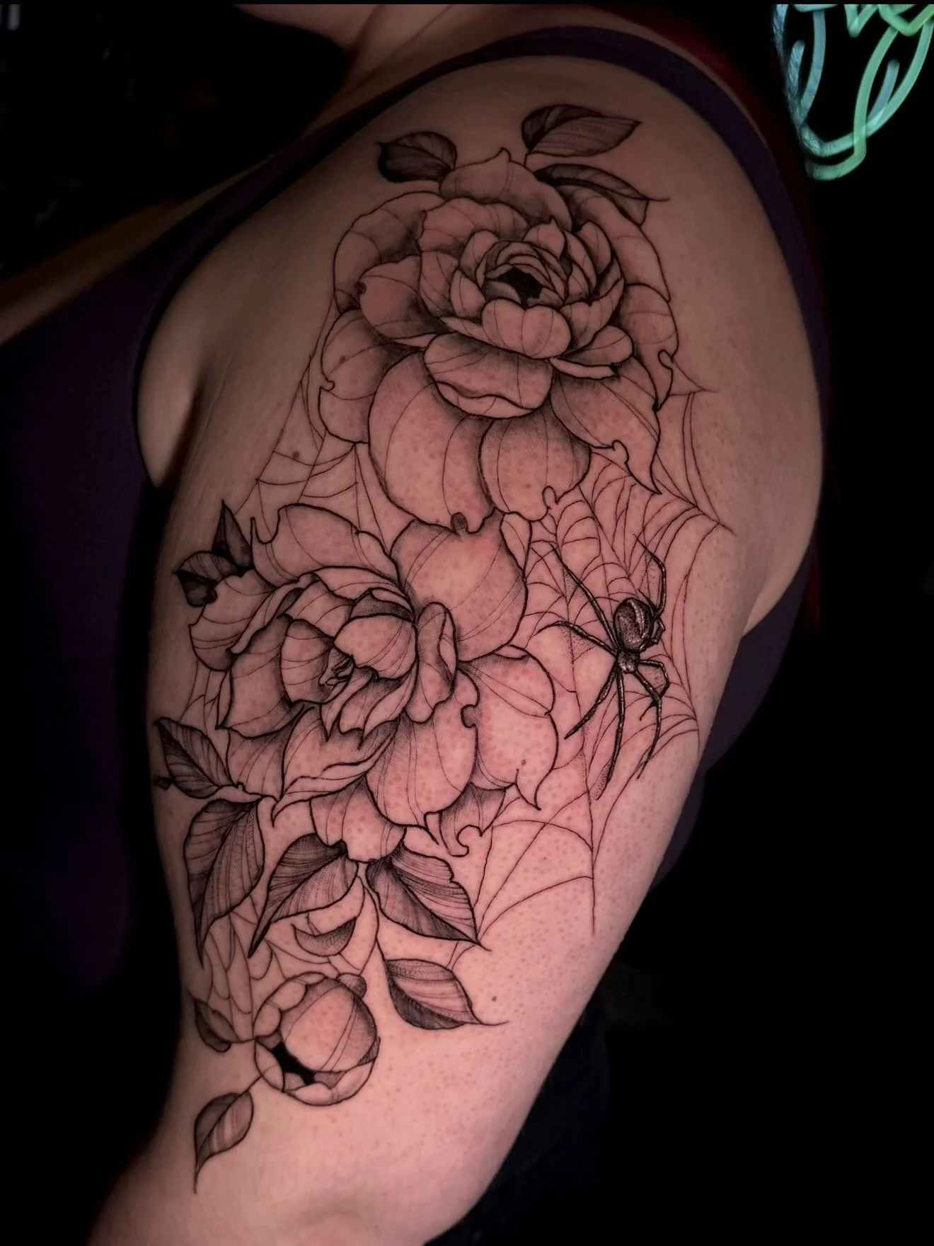 Thank you Alex for claiming this design 🕷️ 🕸️ 🥀 

Always love doing a creepy floral 🖤 

Done at @blacklabelottawa 🦉 

 

#ottawatattoo #ottawatattooartist #613tattoo #kanatatattoo #ontariotattoos