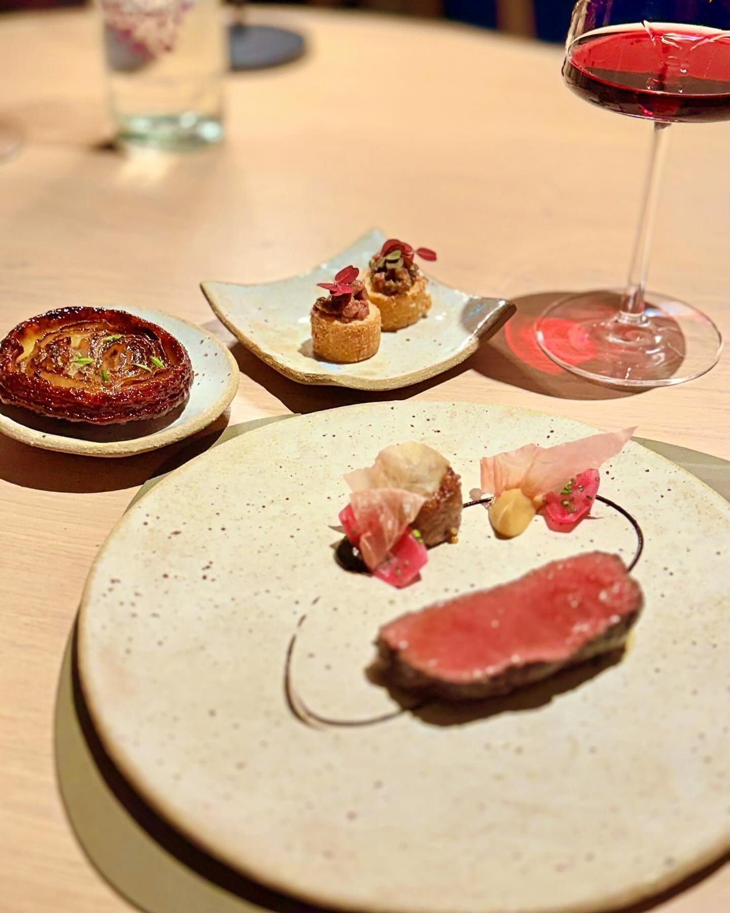 Salt-aged Venison from @randjyorkshiresfinest with roscoff onion tart tatin, parsnip, pickled walnut and sauce Robert. 🦌 🧅 🍂 

Swipe 👉🏻 to add the sauce.