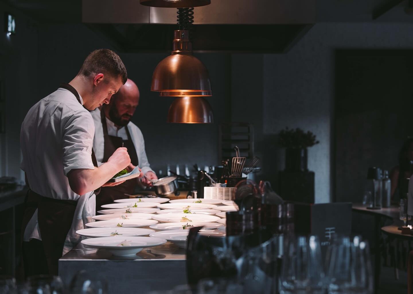 Food is an experience at FIFTY TWO &mdash; and we&rsquo;re on the hunt for a chef who&rsquo;s ready to craft something unforgettable. If you&rsquo;ve got the fire, the finesse, and a love for refined, seasonal dishes, we want you in our kitchen.

Sli