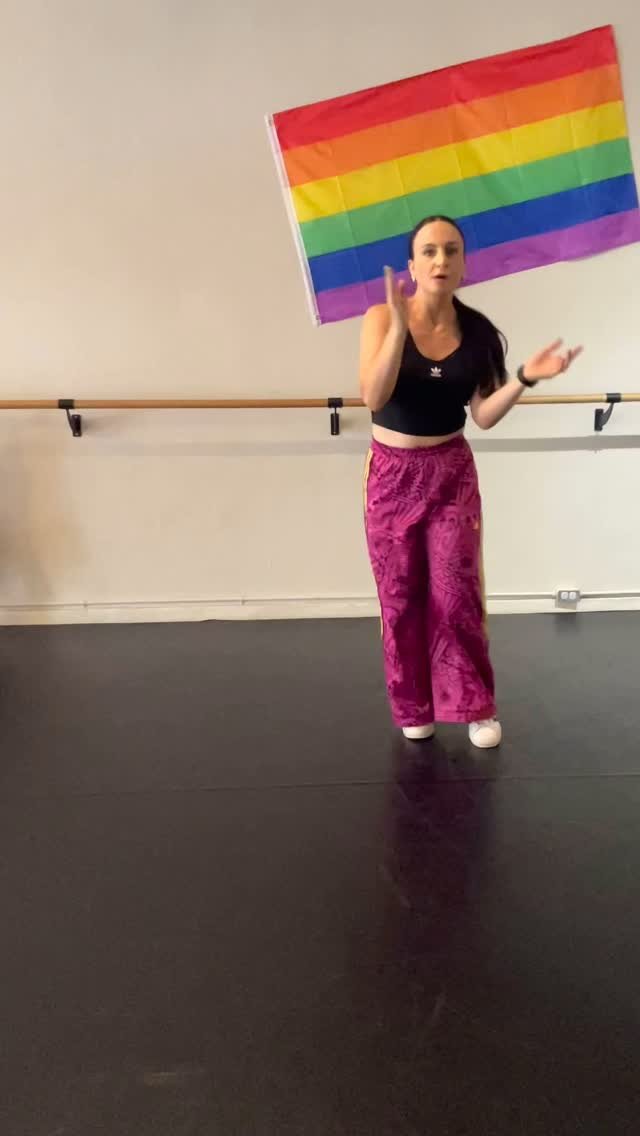 Dancing and giggling 🤭 with my mini me
#momlife #bgirllife #raspberries