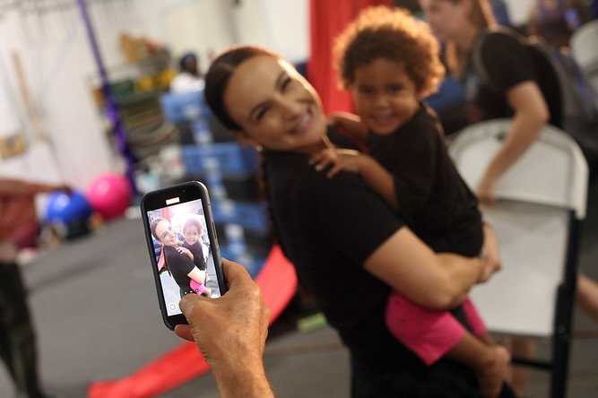My #1 fan at every show 😍🫶
Thank you @tess_scheflan for capturing this sweet moment.