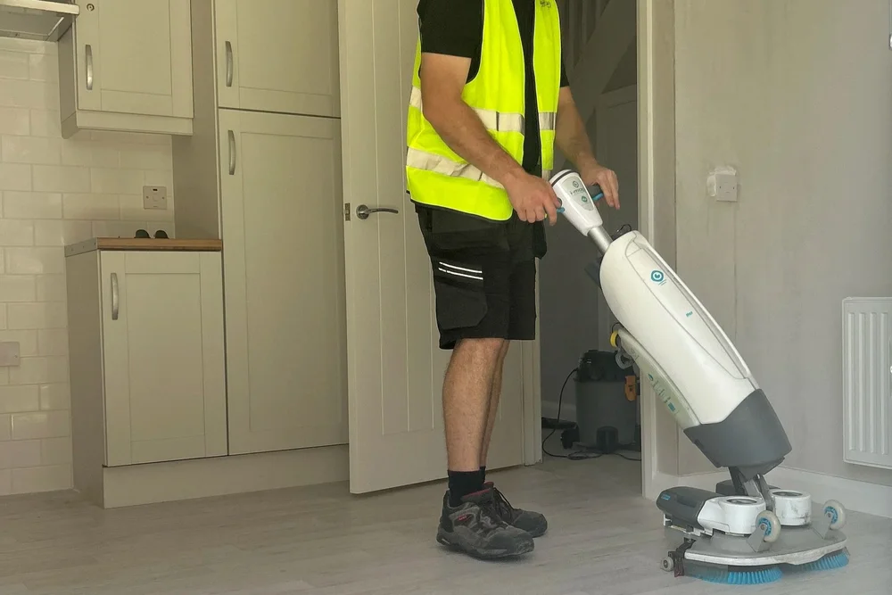 Prime cleaner machine-cleaning a floor