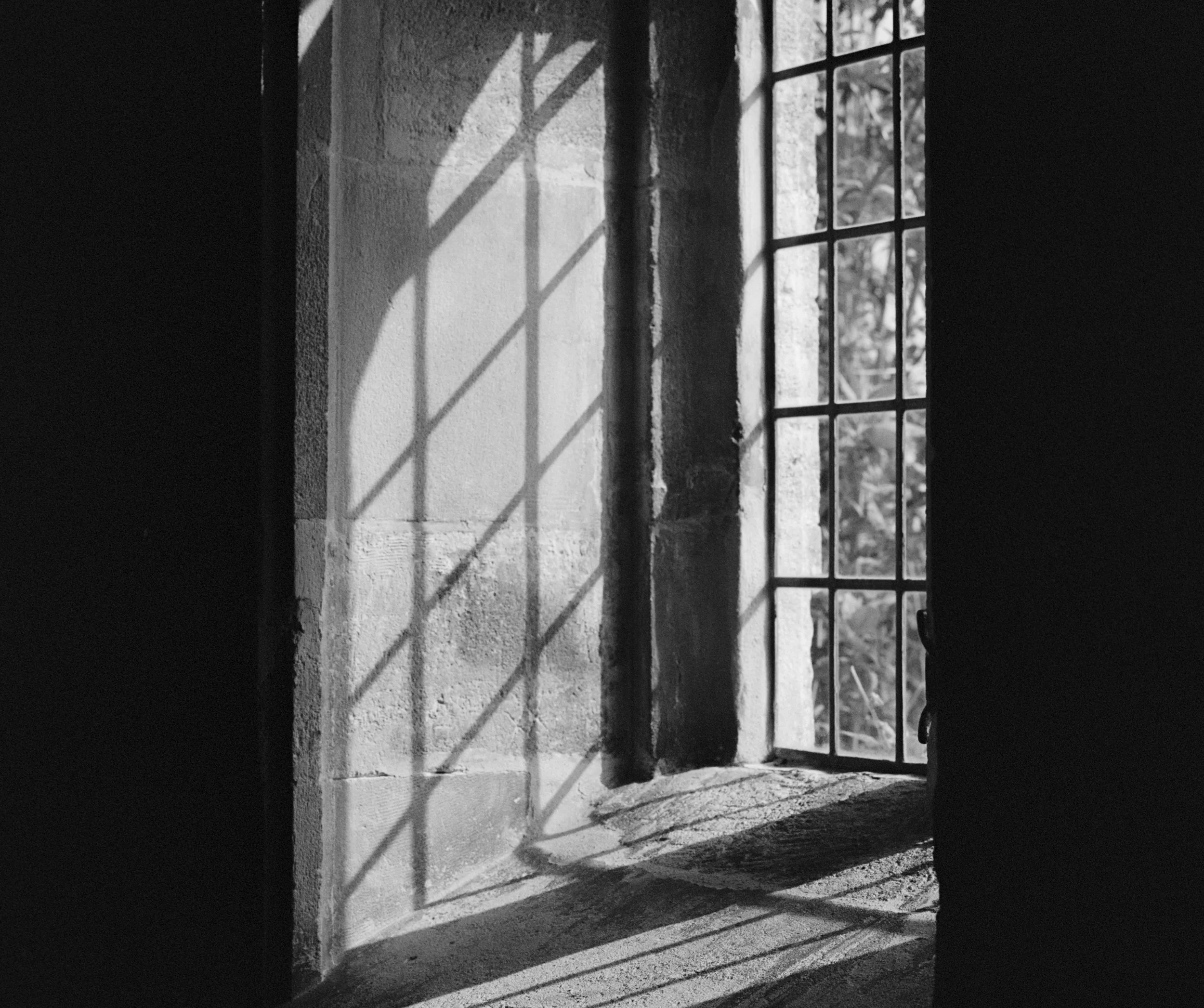 CROP HAND BW WINNIE-4.jpg