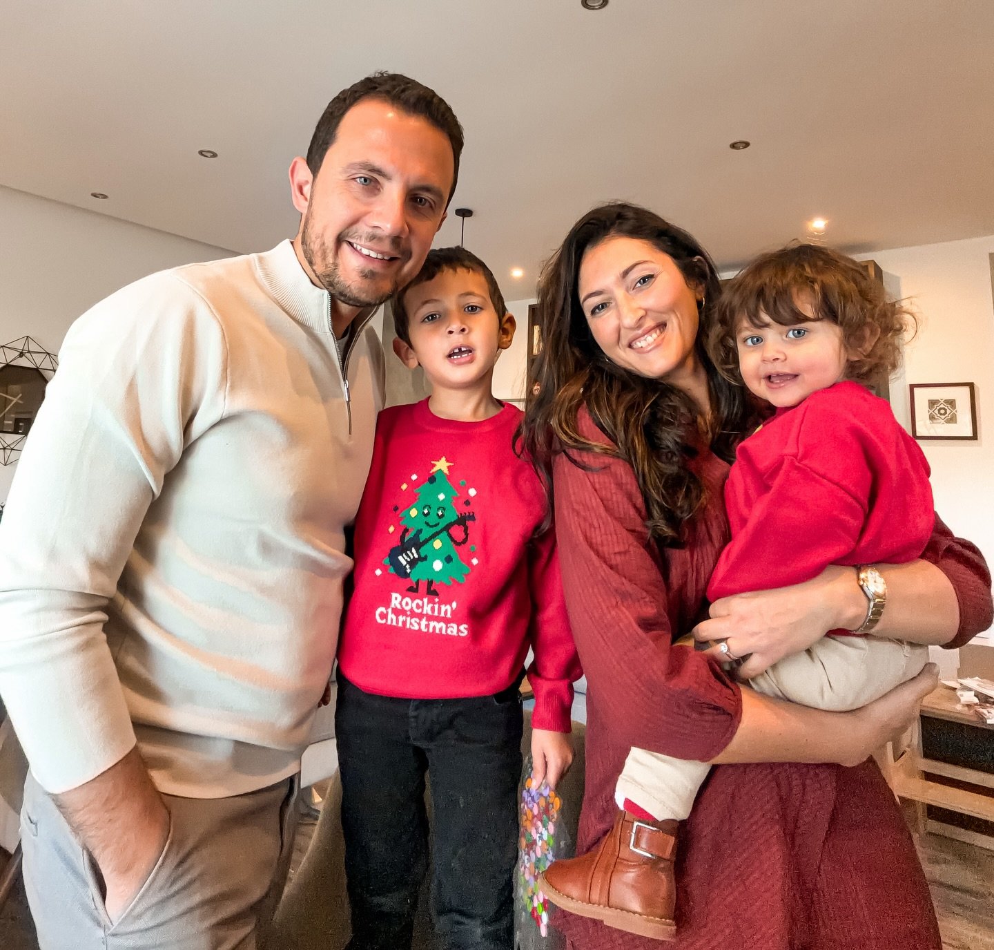 Stomachs and hearts full ✨
Have a merry one xx

The Azzoparty 🤍