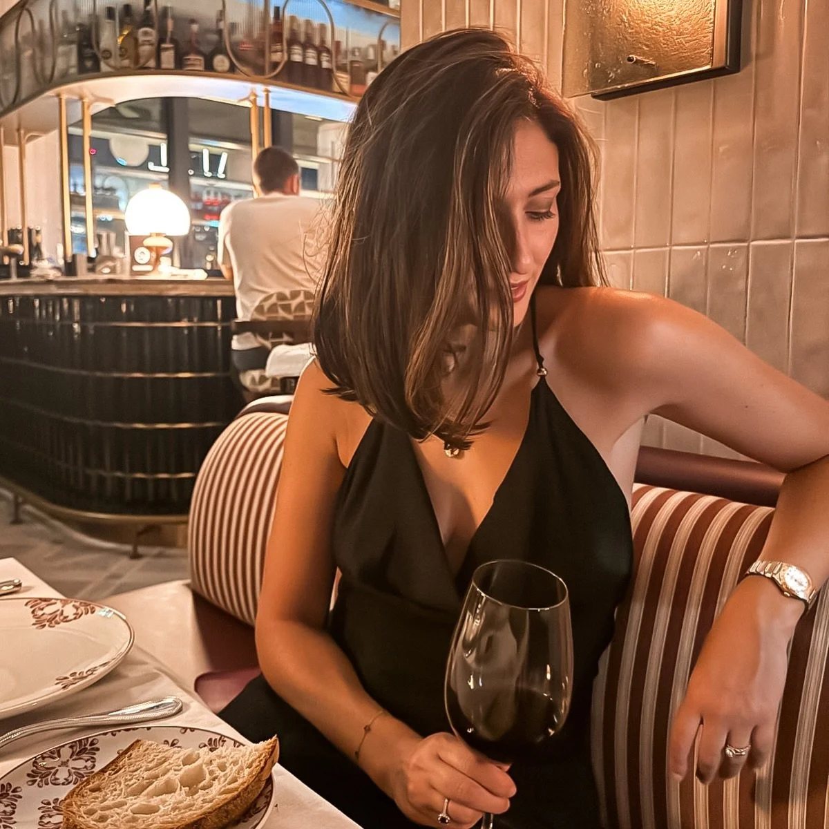 ✨I love dressing up, putting on make up, doing up my hair. I love being glamorous even when I know this is not me 90% of the time. Even when I know that usually even my own iPhone and laptop have trouble recognizing me on a Monday morning (true story