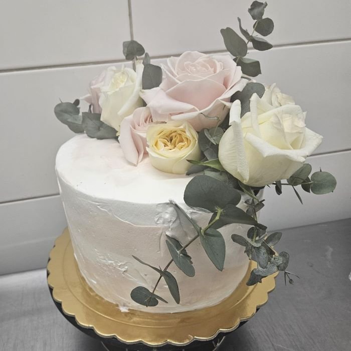 cake with white roses.jpg