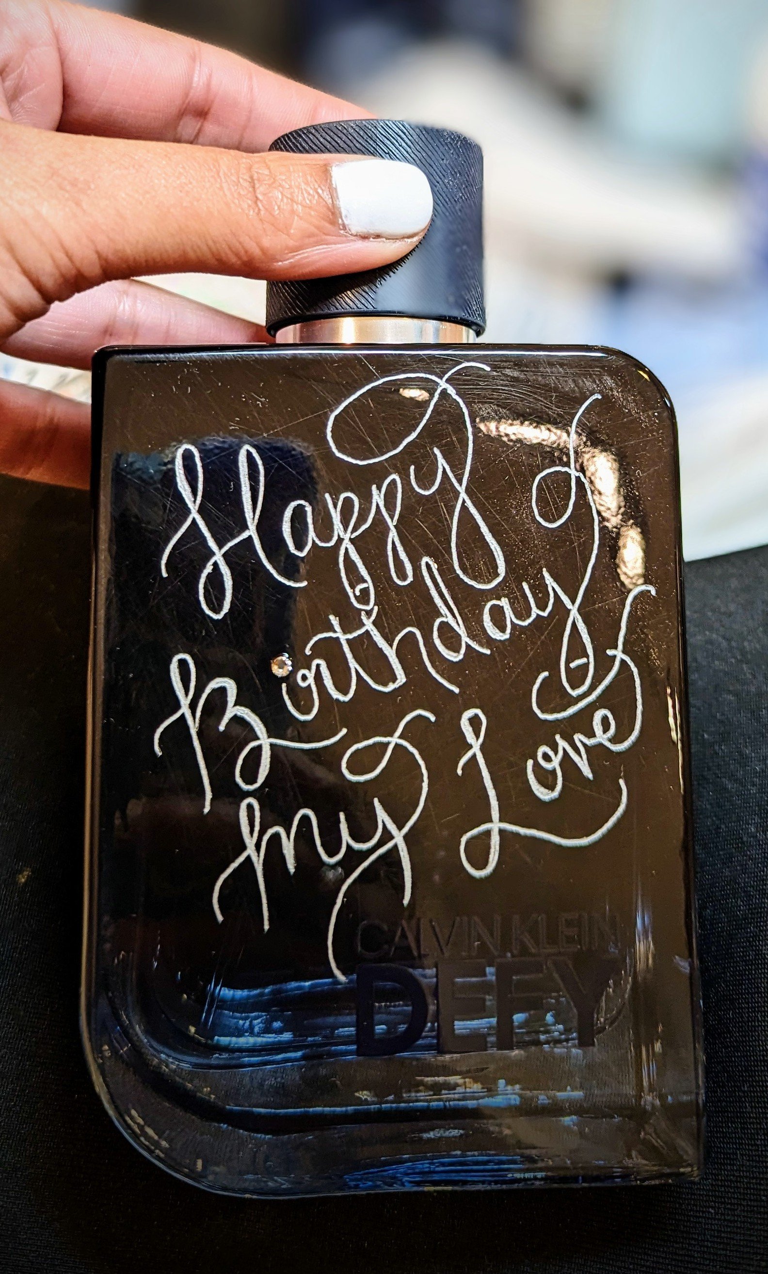 LI-NY-Calligrapher-and-Engraver-Amanda-Alexis-Osnard-Brand-Activation-Live-Events-Calvin-Klein-Defy-Fragrance