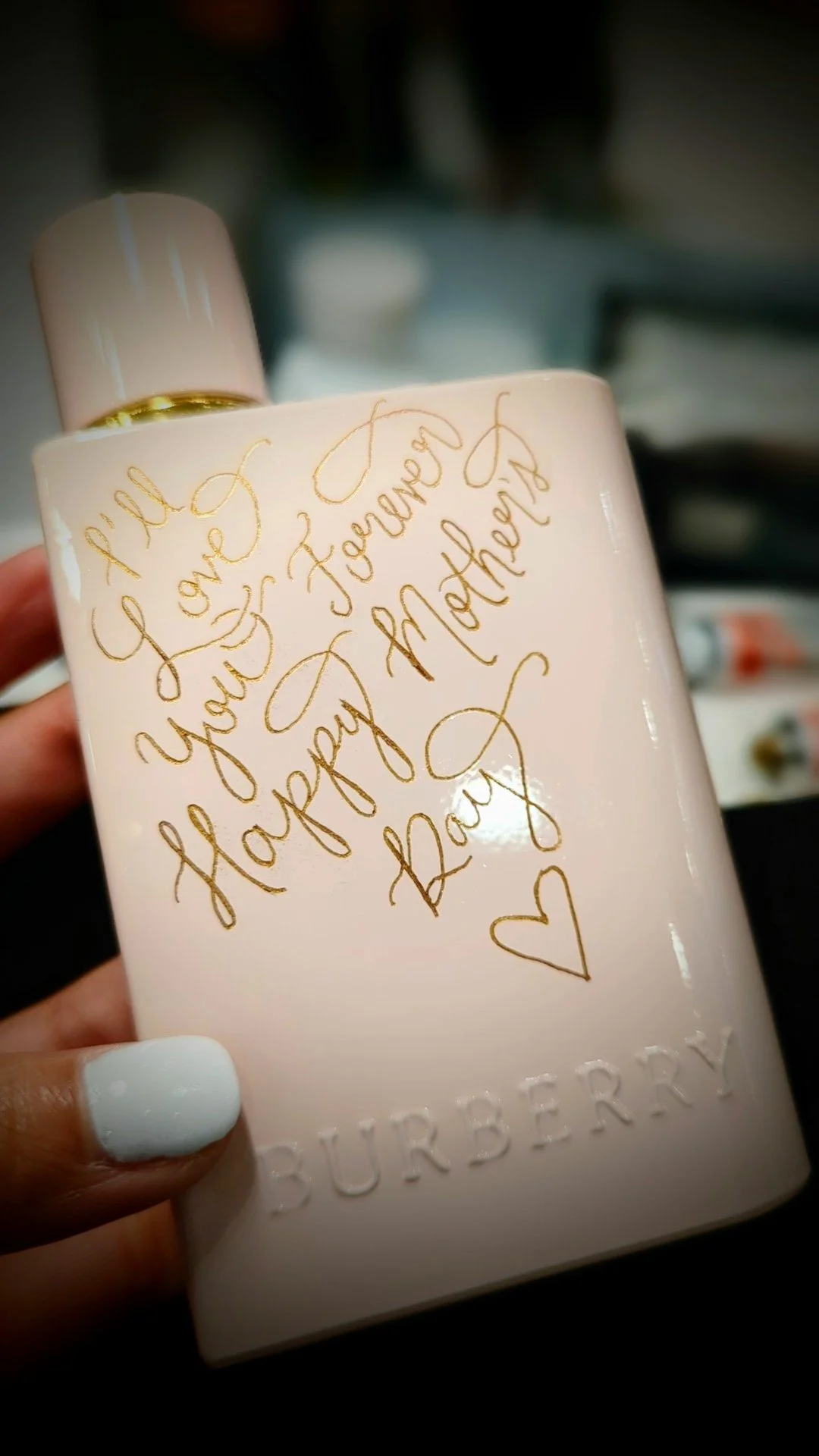 LI-NY-Calligrapher-and-Engraver-Amanda-Alexis-Osnard-Brand-Activation-Live-Events-Burberry-Elixir-Fragrance