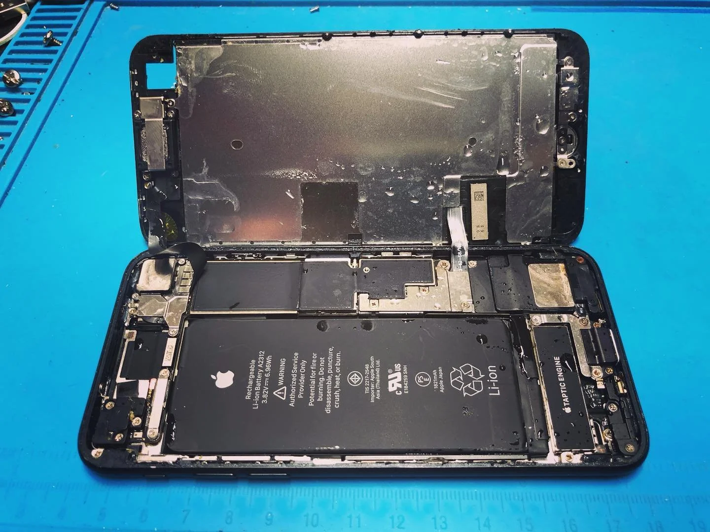 Customer said &ldquo;it&rsquo;s just a cracked screen&hellip;.&rdquo; and here we are with water damage. 🤨