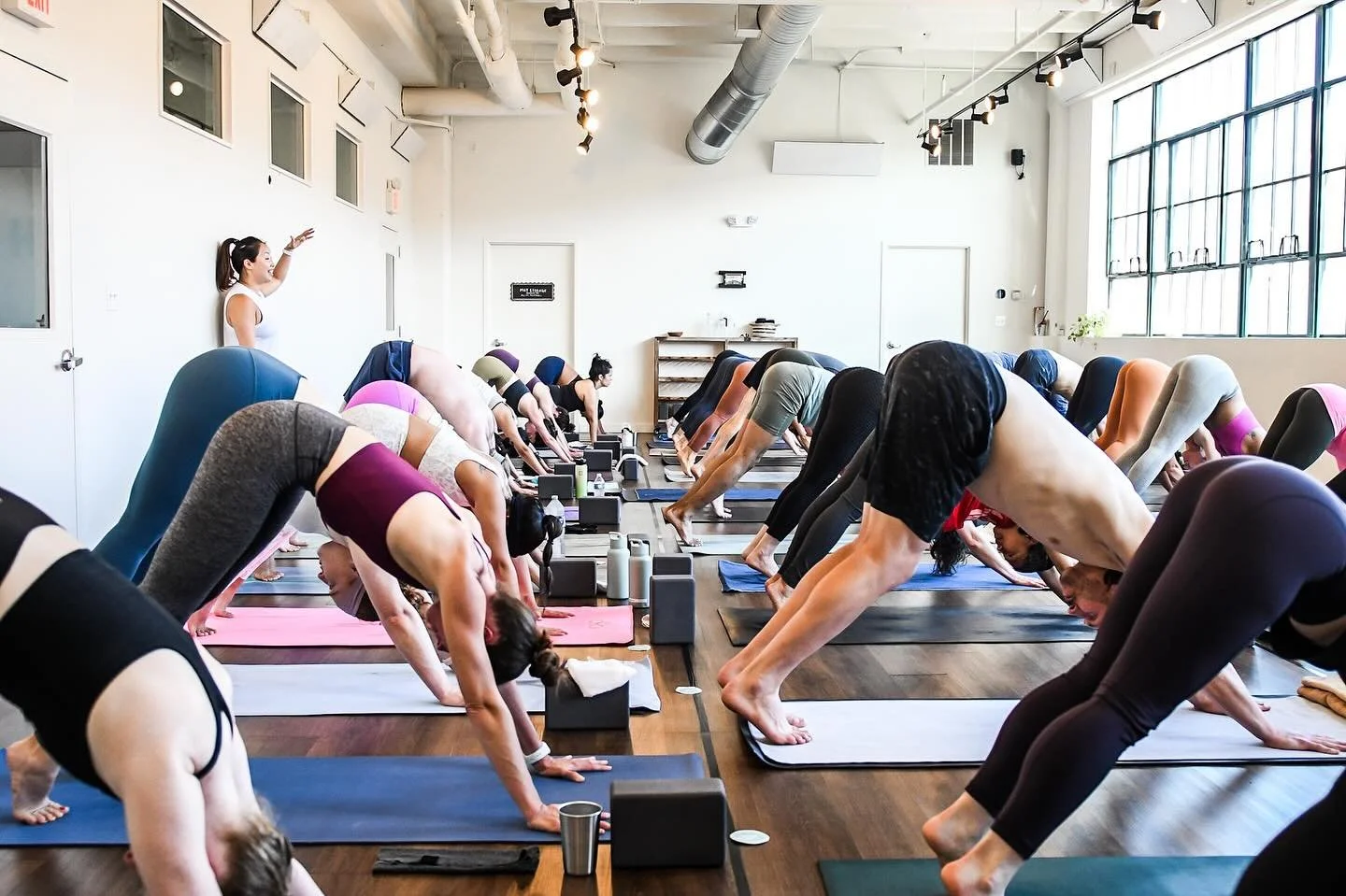 Nothing like a little downward dog before some fast feet! Thank you to our sponsor @yogahabit for keeping us stretched, centered, and ready to flow through the course at the @corefitness_breakout_race! 

Sign up today and meet us Saturday morning for