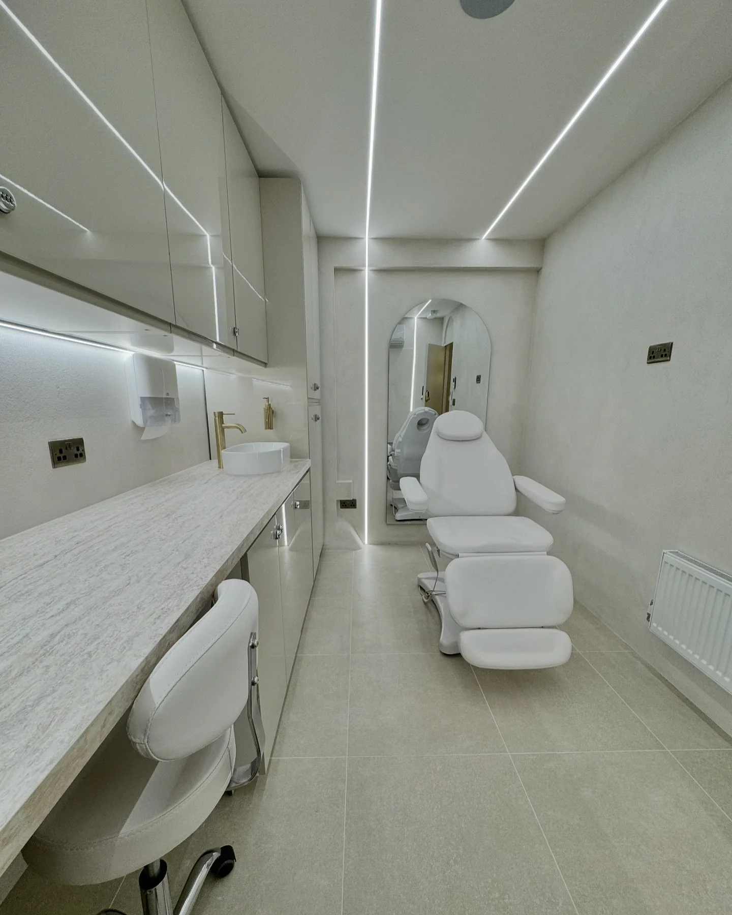 Modern, Fully-Equipped Rooms Designed for Your Business Success

When you rent a treatment room in a traditional salon or medical clinic, you&rsquo;re often stuck with the added costs of equipment you don&rsquo;t need, space cluttered with tools irre