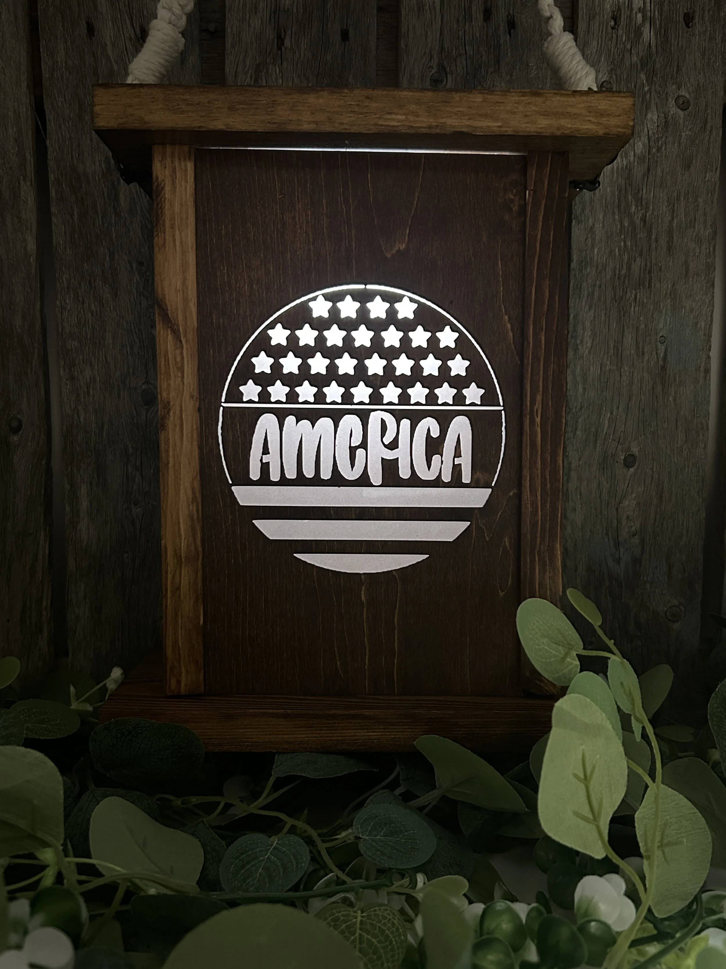 Solar - America - Bird Feeder - Lantern.JPG