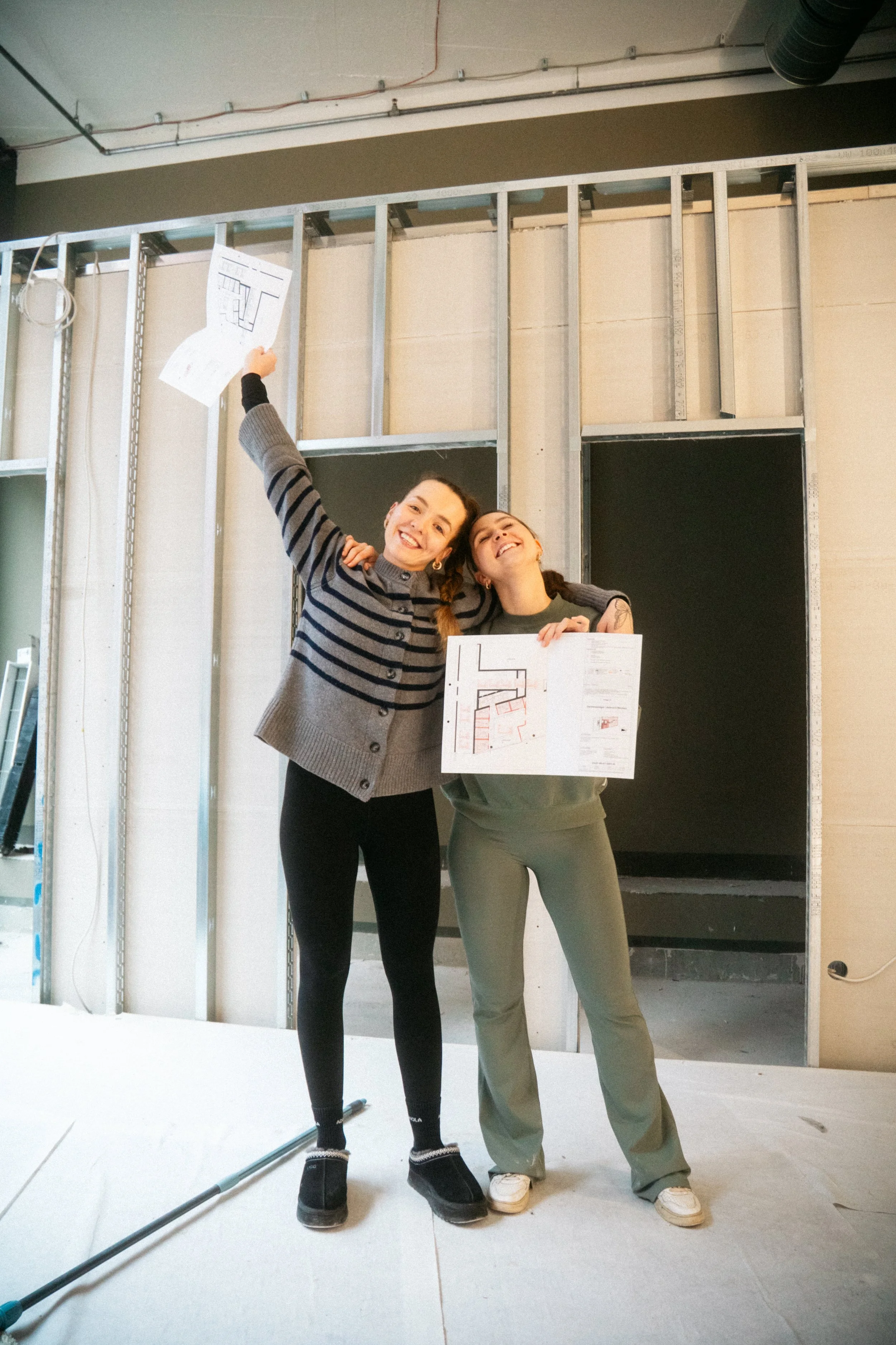 Clara & Cathi im zweiten Standort von Revive Studios