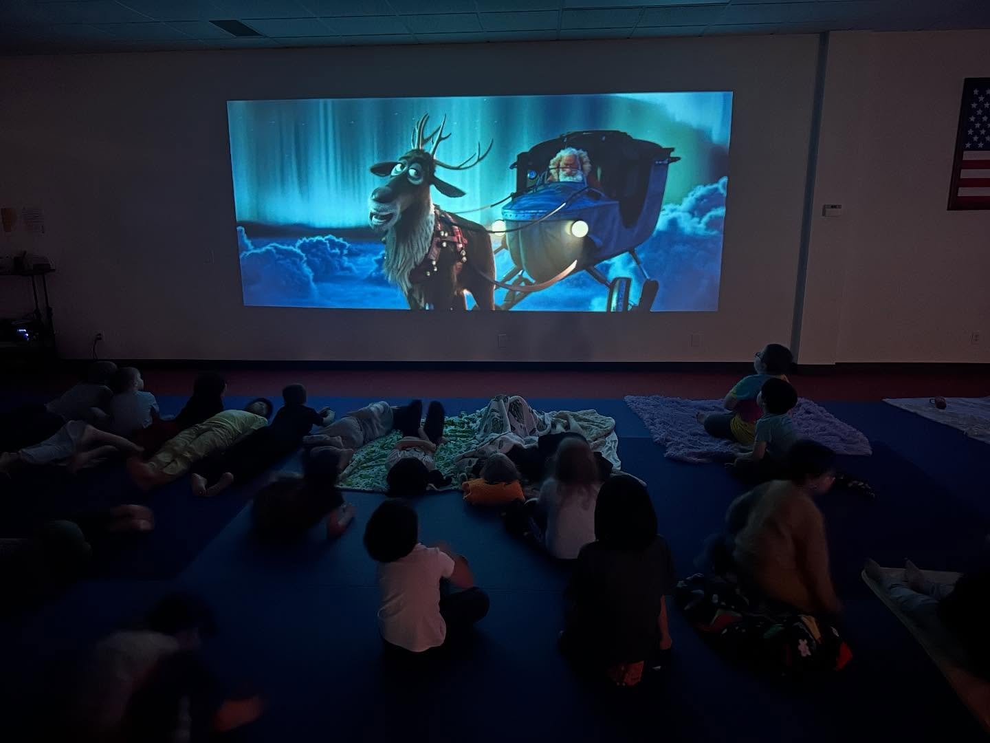 Last Saturday&rsquo;s Movie Night felt even warmer because we spent it with friends! Wishing everyone a joyful holiday season.🎄🎅🏻