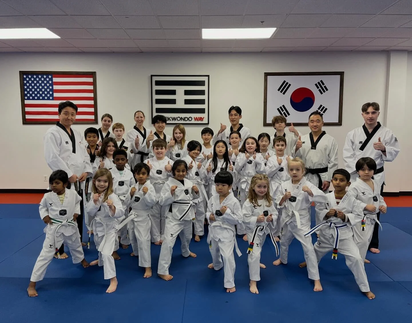 After checking the testing results, please come to the new belt class. Happy Friday!😉