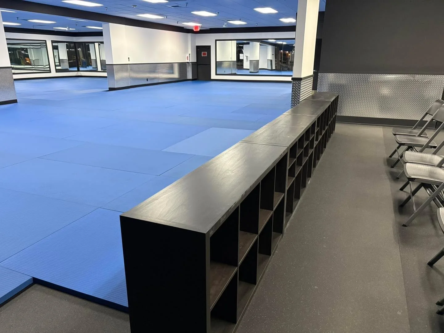 Our team has been hard at work loading in mats and setting up the new Mountlake Terrace location! Classes will officially open Monday, September 14, but this week you can get a sneak peek by signing up for a free trial lesson! 
https://www.taekwondow