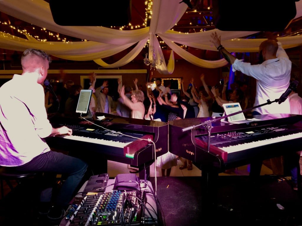 Felix-and-Fingers-Dueling-Pianos-2.jpg