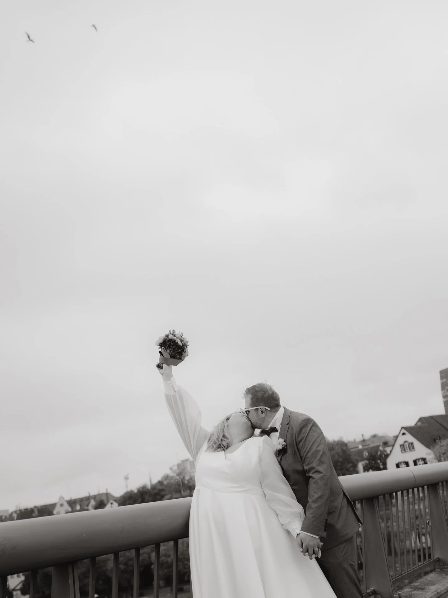 10.10.25 D &amp; B. 🤍
es het mir soo viel bed&uuml;det dass ich euri standesamtlichi hochzyt hann d&ouml;rfe fotografiere! 🫶🏻 danke tuusig f&uuml;r eures vertraue🤍

@dushbee 🤍🤍🤍