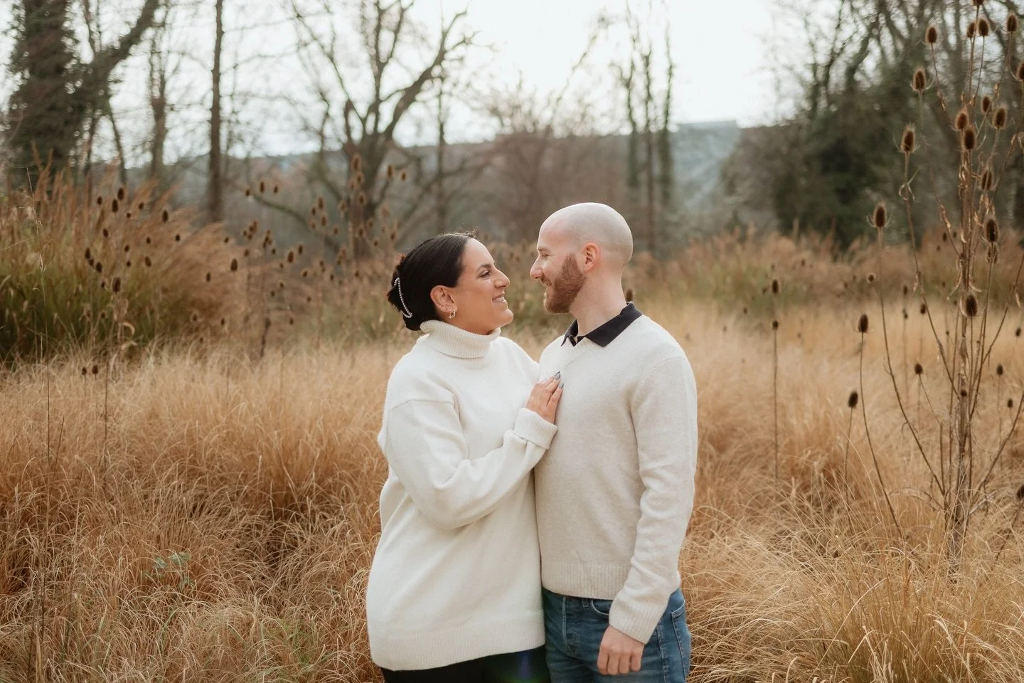 R &amp; N. 🤍
ich freu mi sooo sehr, euri standesamtlichi hochzyt dasjoor d&ouml;rfe z&lsquo;fotografiere. 🫶🏻✨