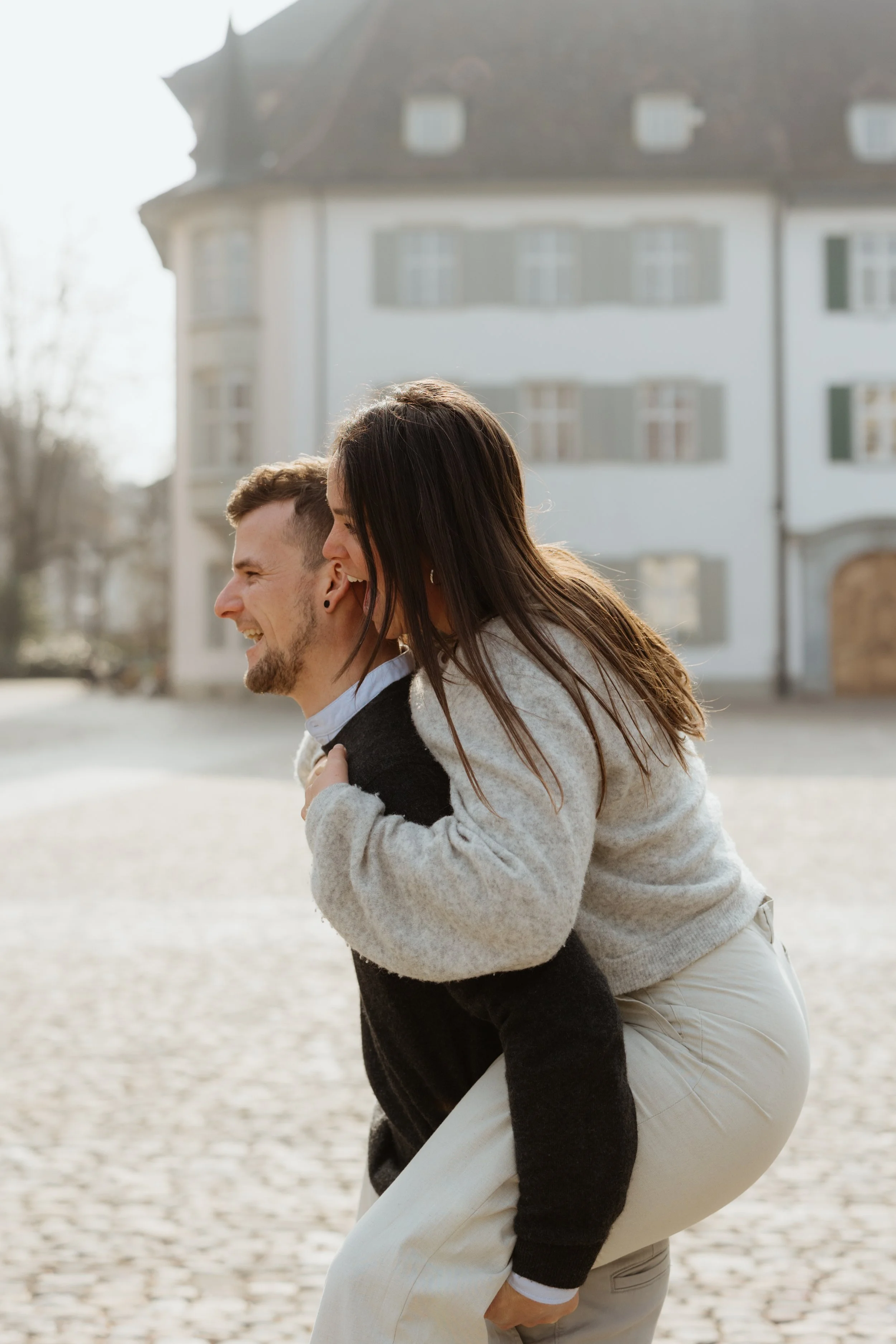Verlobungsfotoshooting in Basel in der Schweiz.