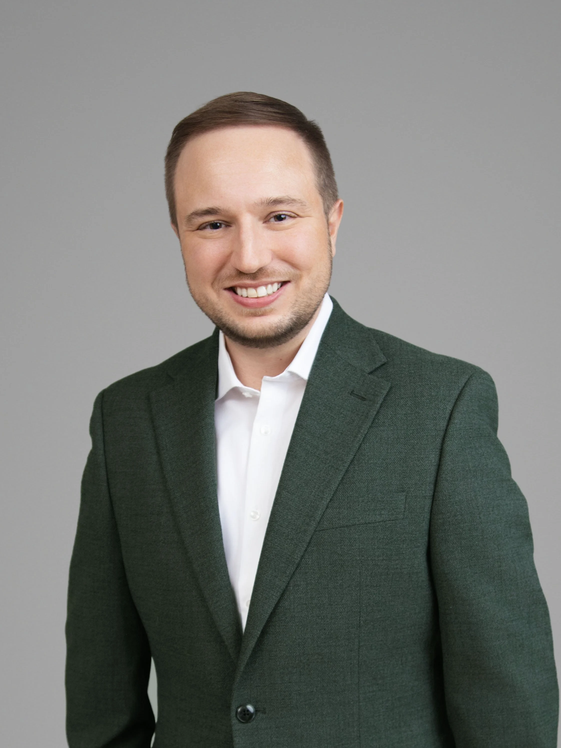 What to Wear for Headshots: A Complete Guide for Atlanta Professionals