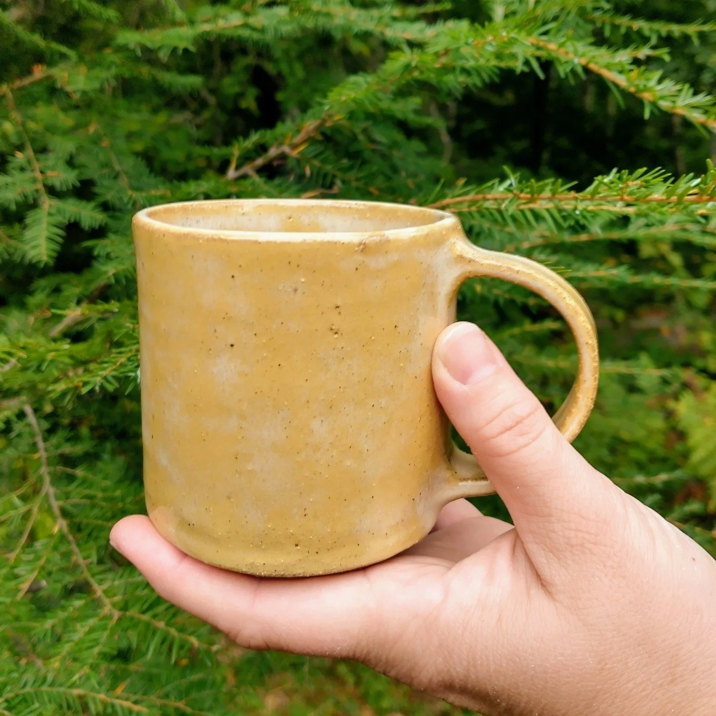 Mmmm that creamy variation in this rich goldenrod color is just the *chef's kiss*.

I'll be working over the next few weeks to get my online shop up and running, so stay tuned! 💛

#mainemade #shoplocal #mainemakers #madeinmaine #handmademug #handbui