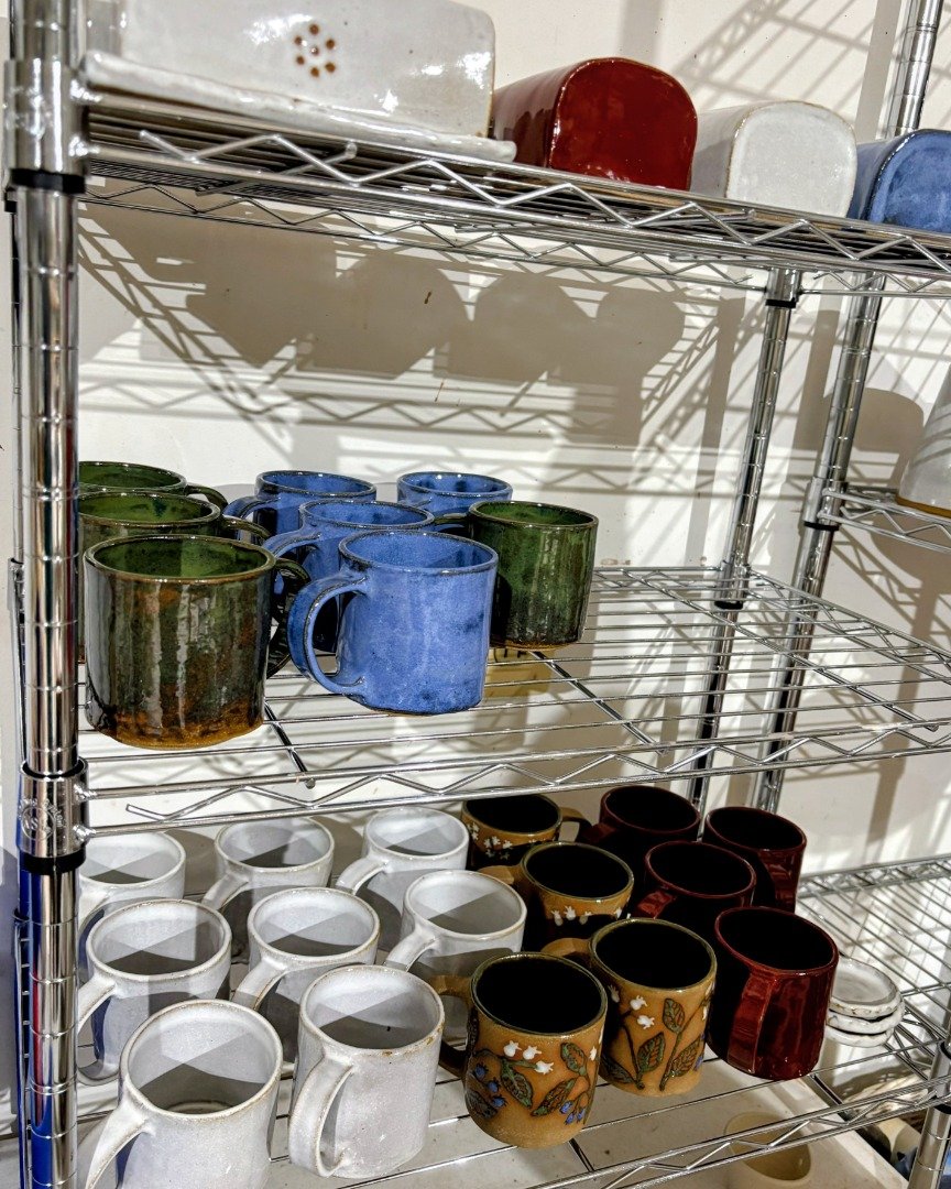 Coming in HOT for the holidays! Find these little cuties and more at the F&ecirc;te Holiday Market at @toadandcomaine this Friday (12/12) and Saturday (12/13)!!

@fetemarket 

#madeinmaine #mainemugs #handbuiltpottery #mainemakers