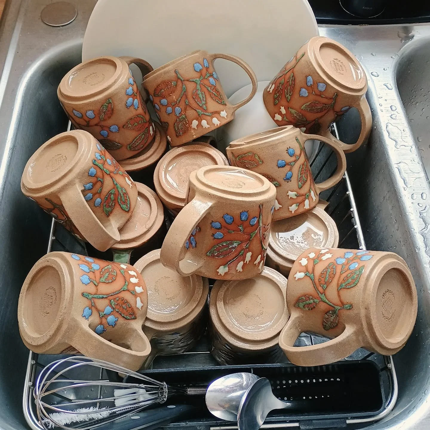 This is what I mean when I say, "small batch". I usually like to make batches of 12 items at a time; this keeps my workflow efficient, manageable, and enjoyable! 

I love the way this clay turns a toasty red where it interacts with the glaz