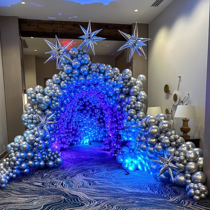 Would you step inside our tunnel? ⁣⁣
⁣⁣
Imagine this as the grand entrance into a wedding reception 🕊️🪞⁣
⁣
Email us today for a quote for this piece 💌 ⁣⁣
⁣