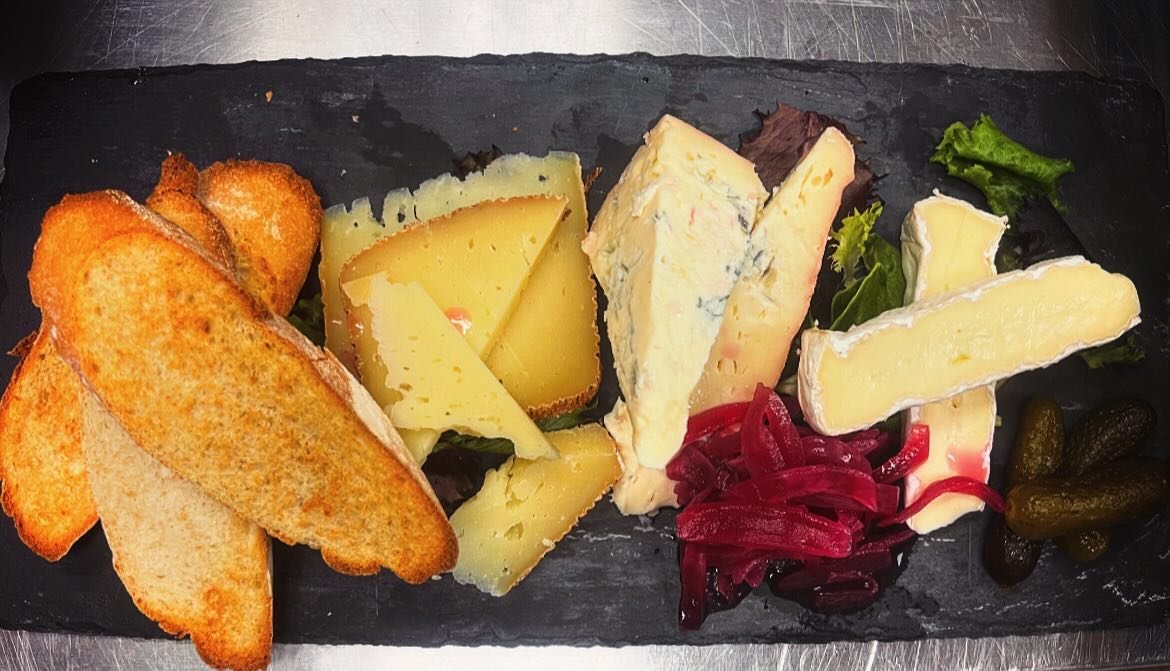 Adult Lunchables, I mean Artisanal Cheese Boards now available! 
Great for sharing with friends!
.
.
.
.
.
.
.
.
.
.
.
.
.
.
.
.

#beerbones #newtonplaza #eatlocal #upstateny #latham #beerbonestaproom
